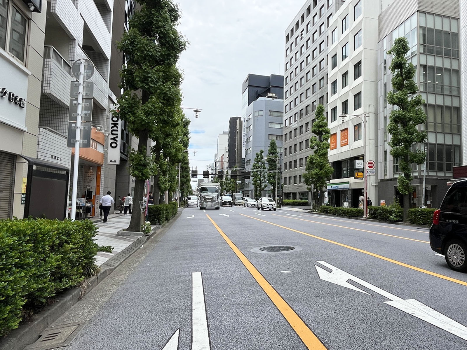 キスワイヤビル前面の水天宮通り