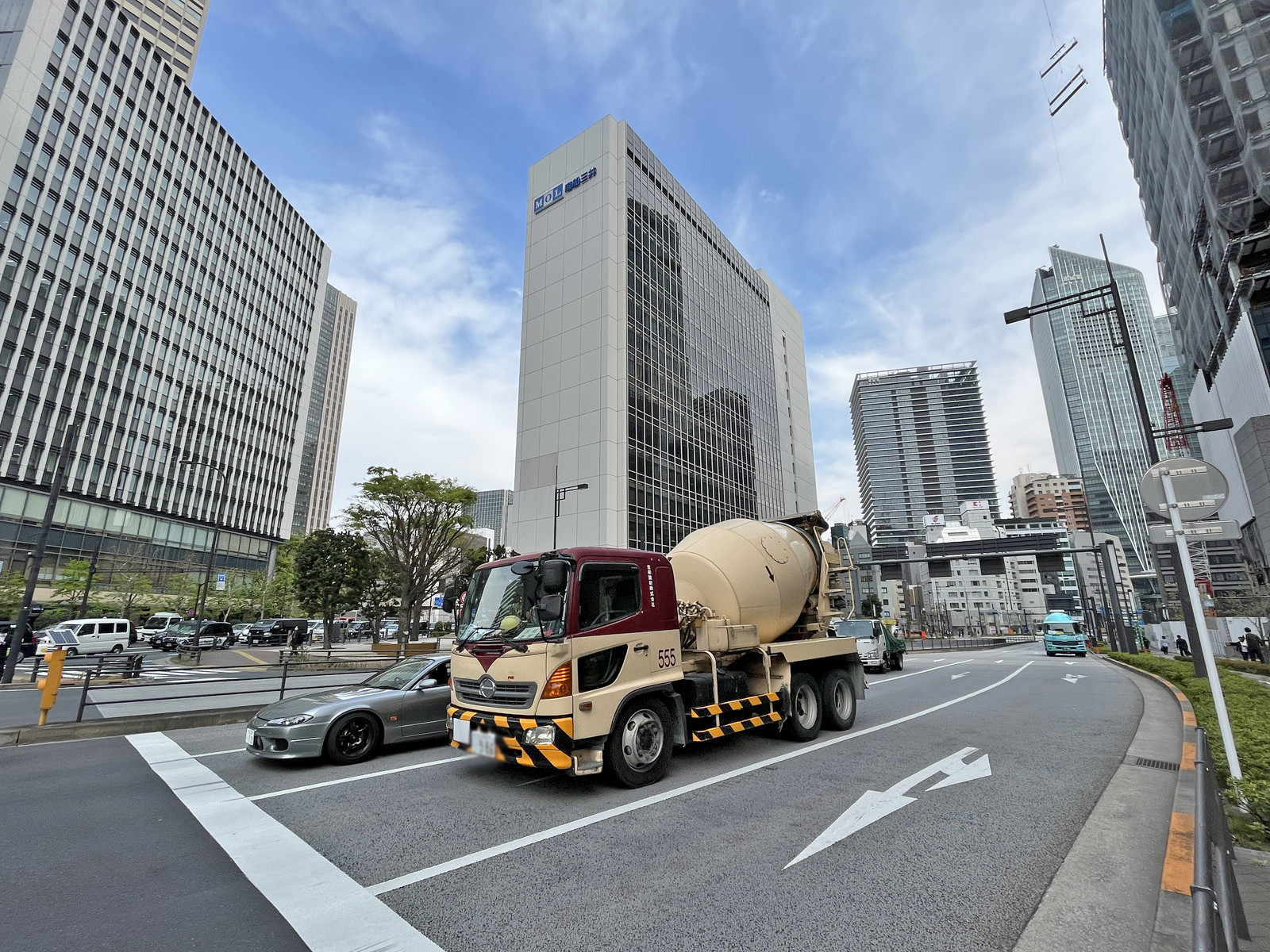 THE HUB虎ノ門前面の通り
