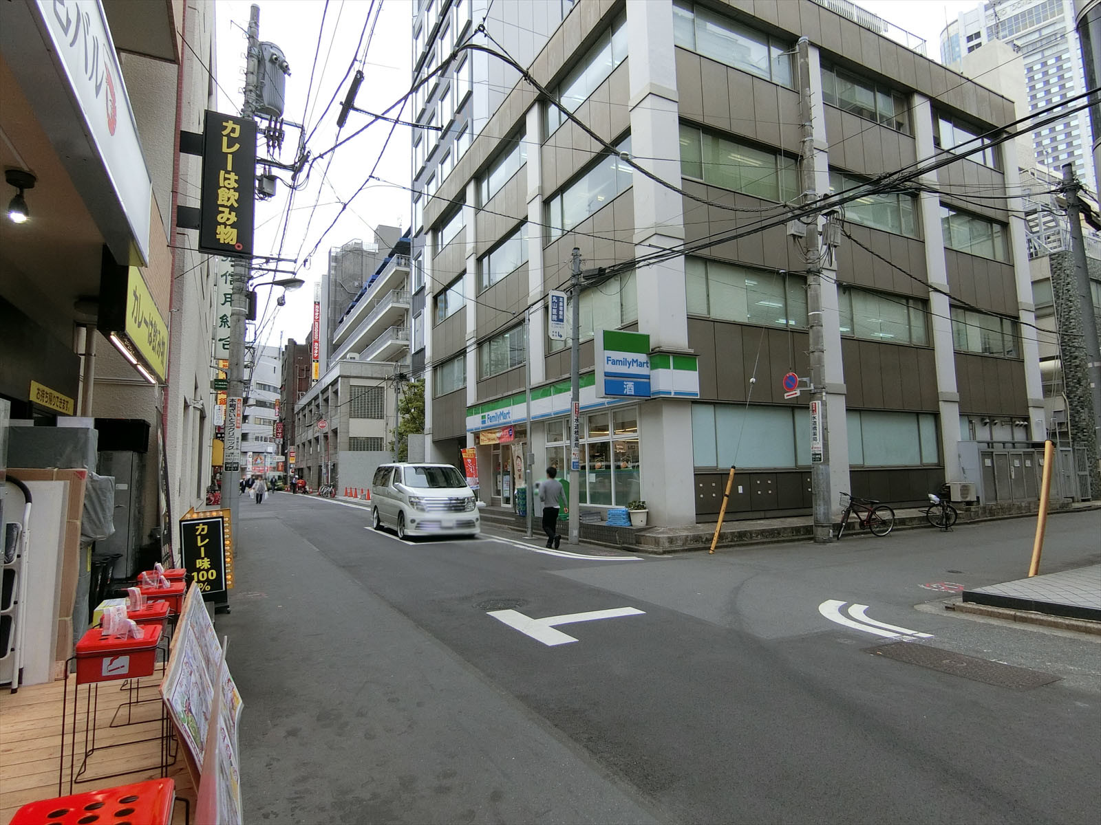 BIZcomfort水道橋前面の通り