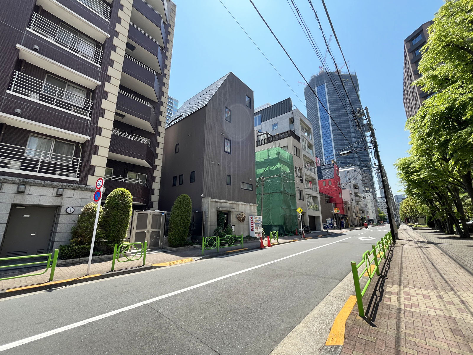 BIZcomfort月島前面の通り