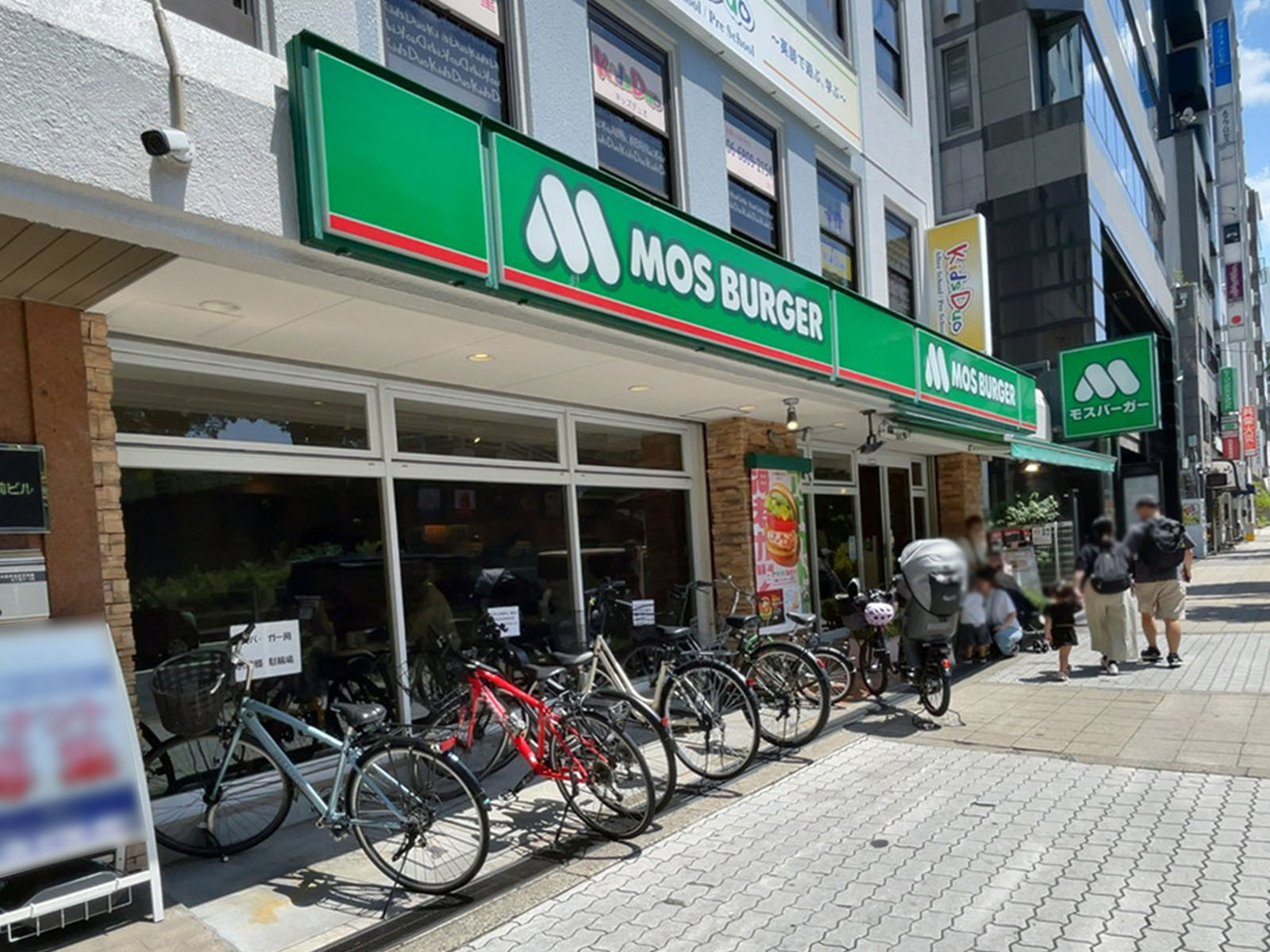 並びにあるモスバーガー扇町関西テレビ前店