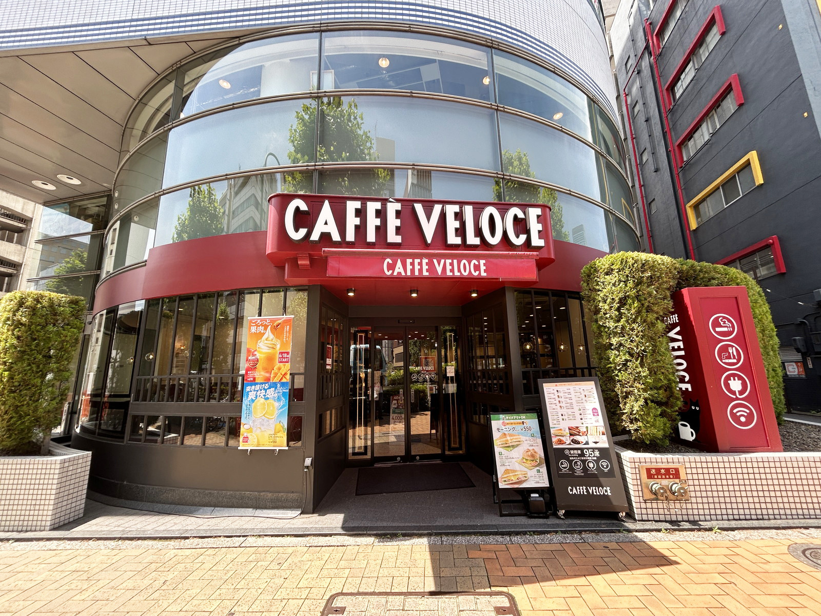 近くのカフェ・ベローチェ 新川店