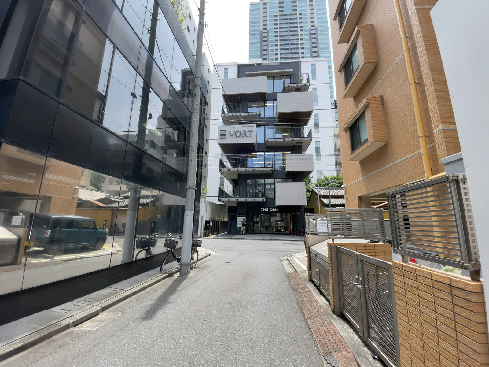 THE HUB赤坂前面の通り