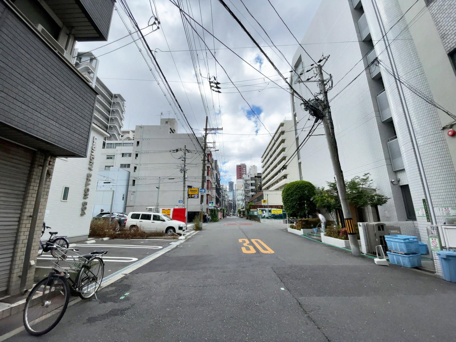 西天満一棟ビル前面の通り
