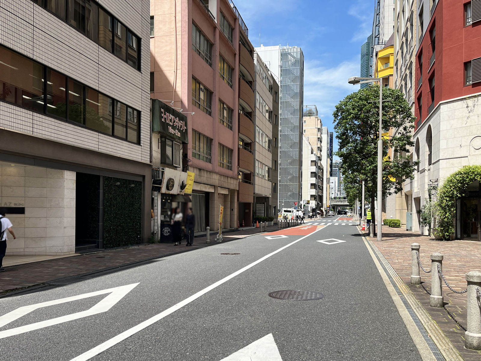 THE HUB汐留前面の通り