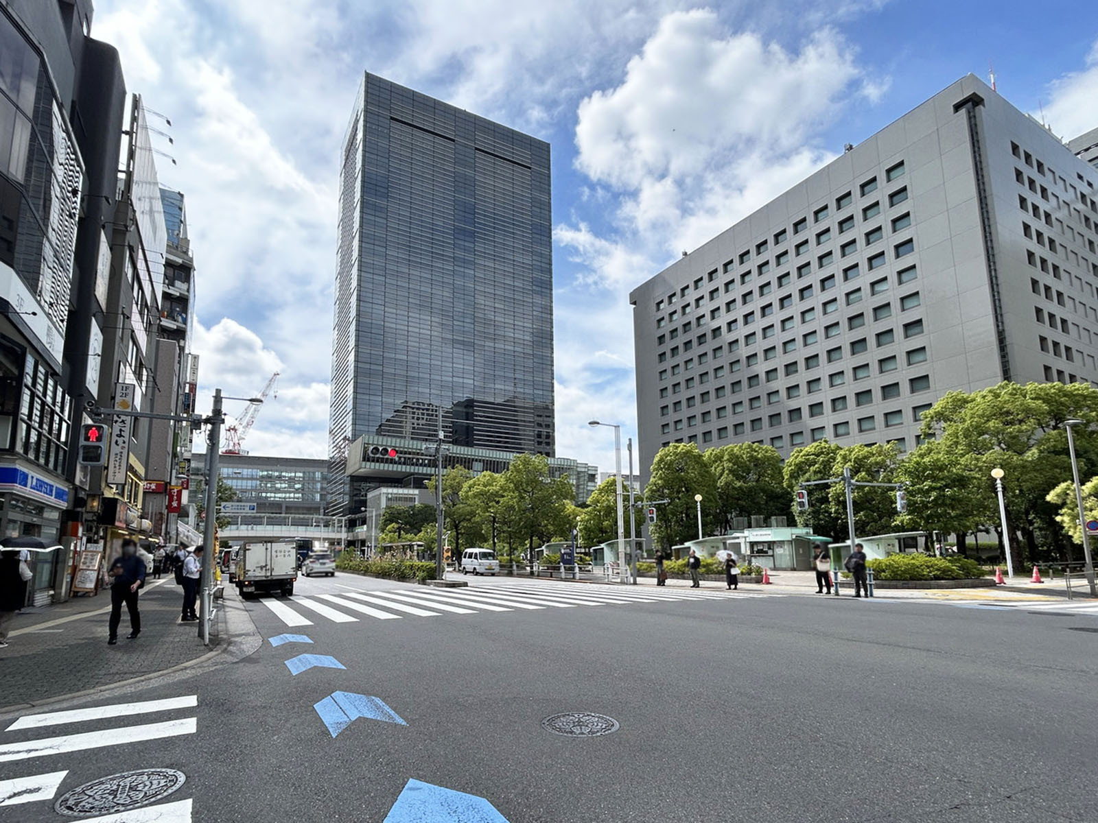 THE HUB 品川前面の通り