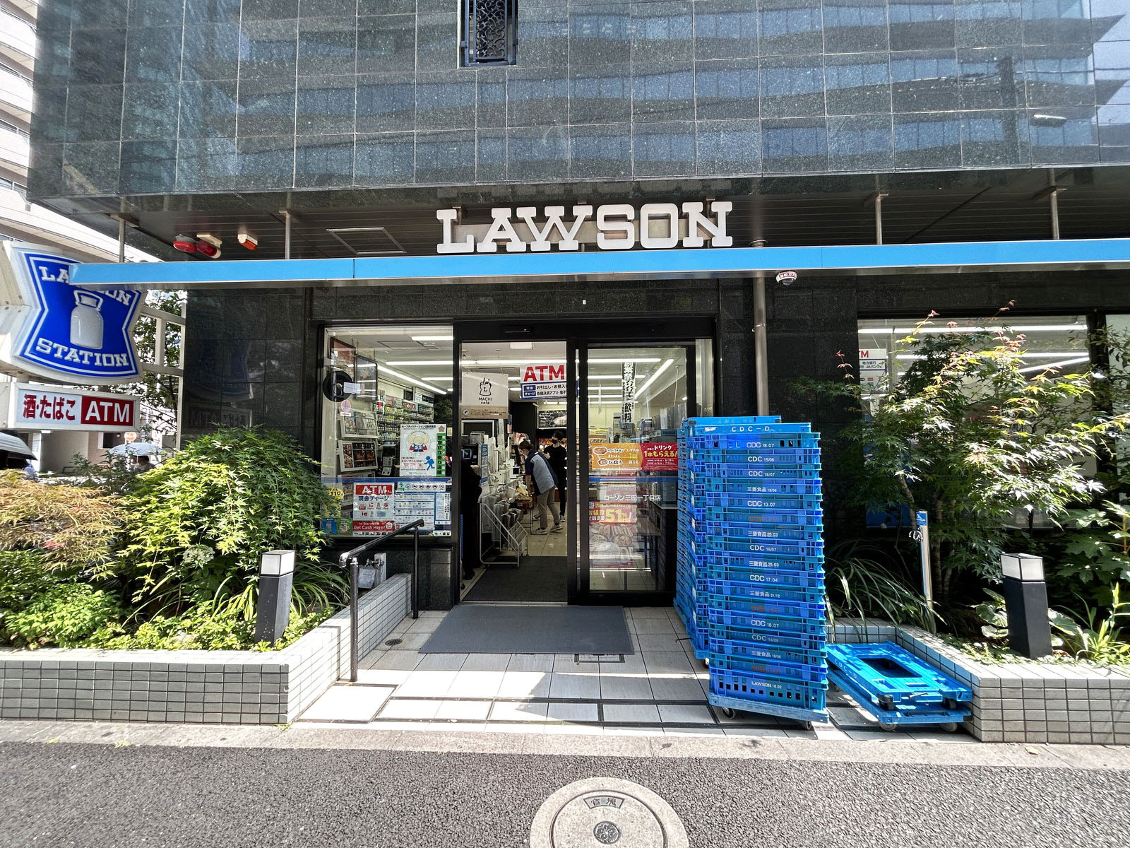 徒歩1分のローソン 三田一丁目店