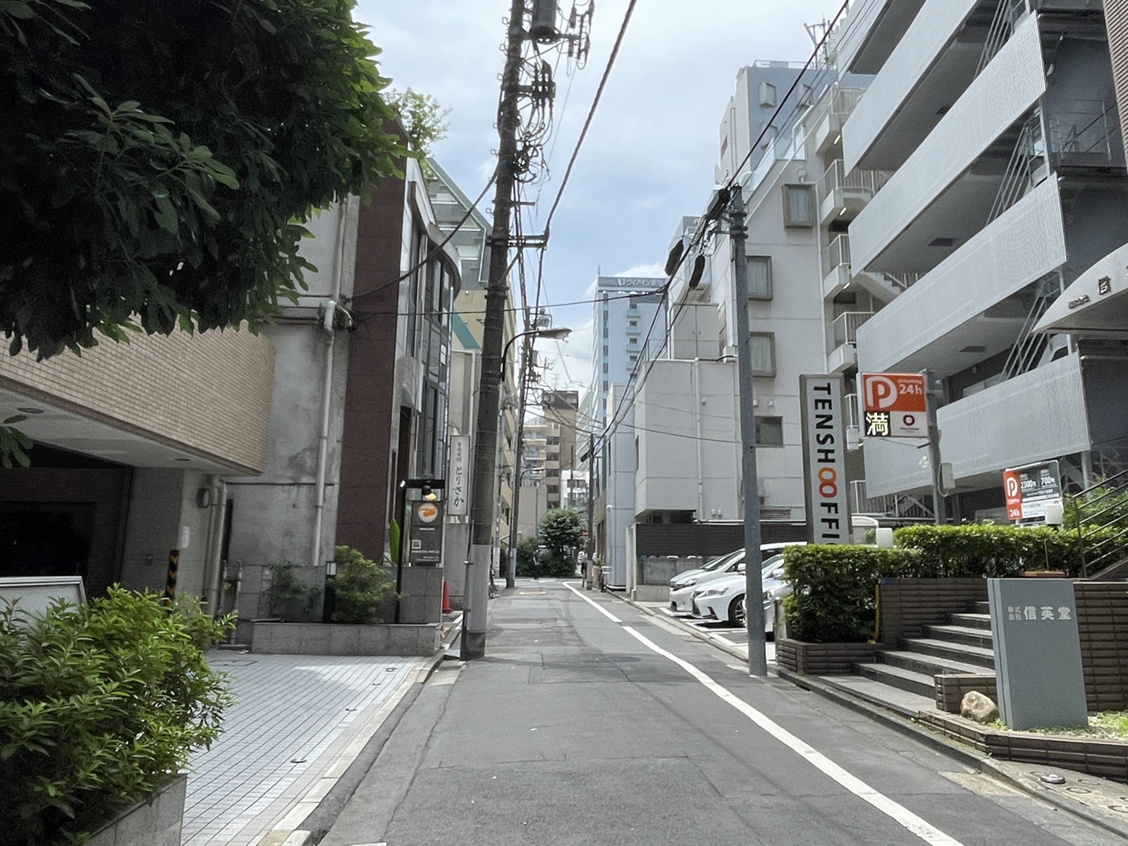 天翔オフィス新宿三丁目前面の通り