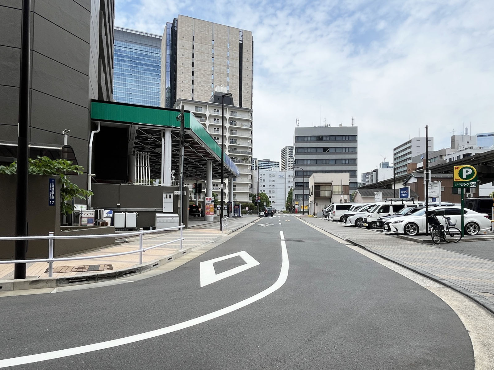 第二吾妻ビル前面の通り