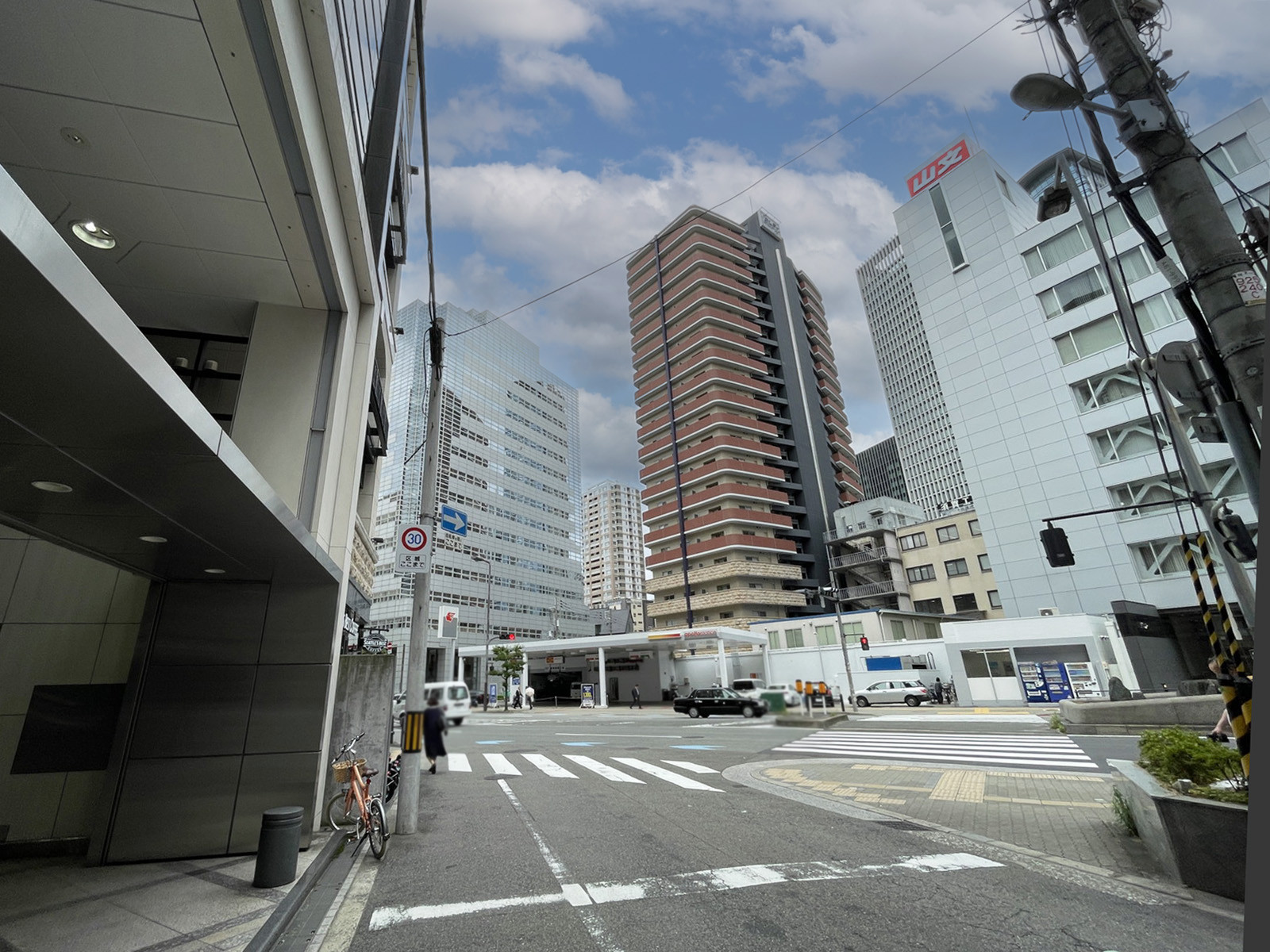 アルテビル肥後橋ビル前面の通り