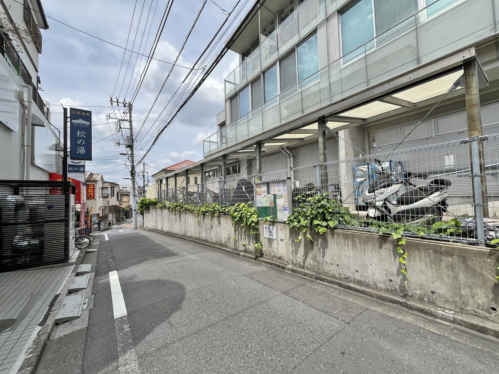 三笠ビル前面の通り