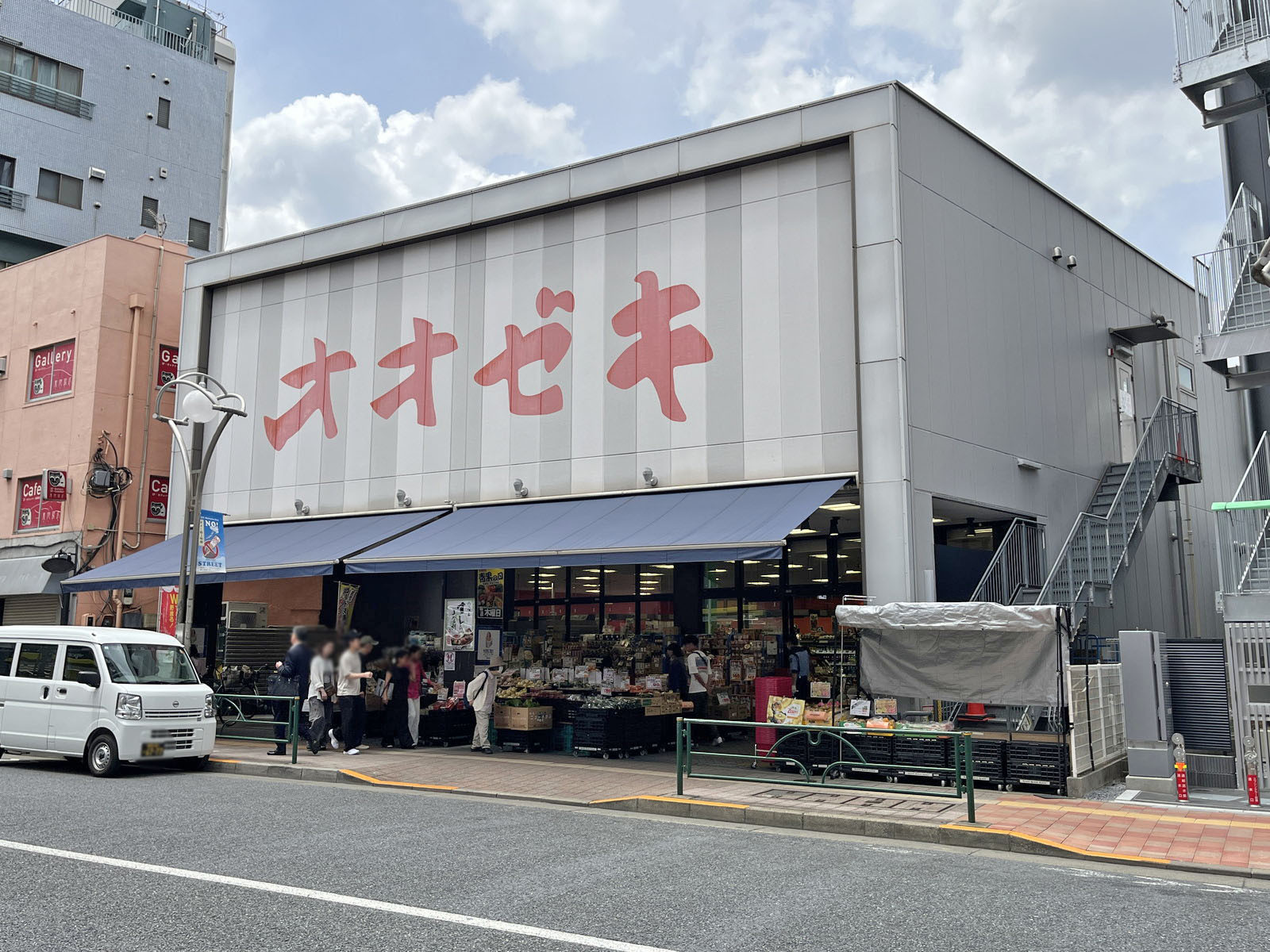 徒歩1分のオオゼキ高田馬場店