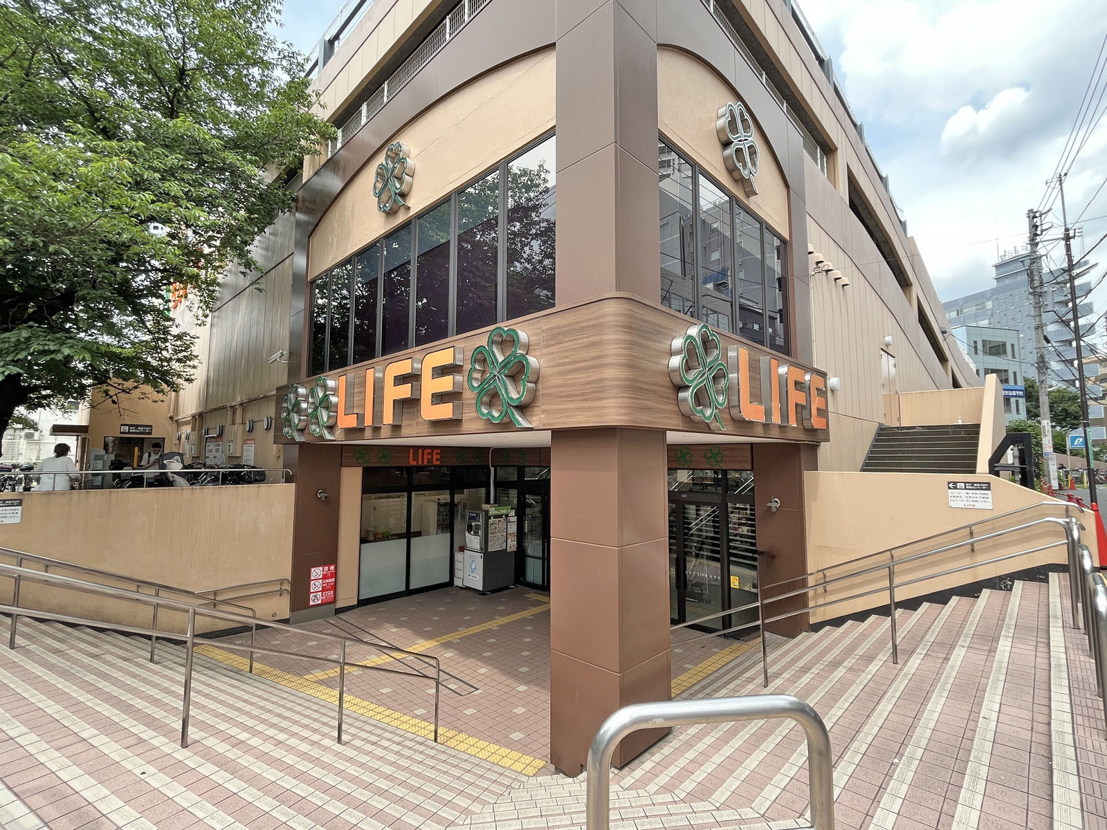 徒歩1分のライフ 東中野店