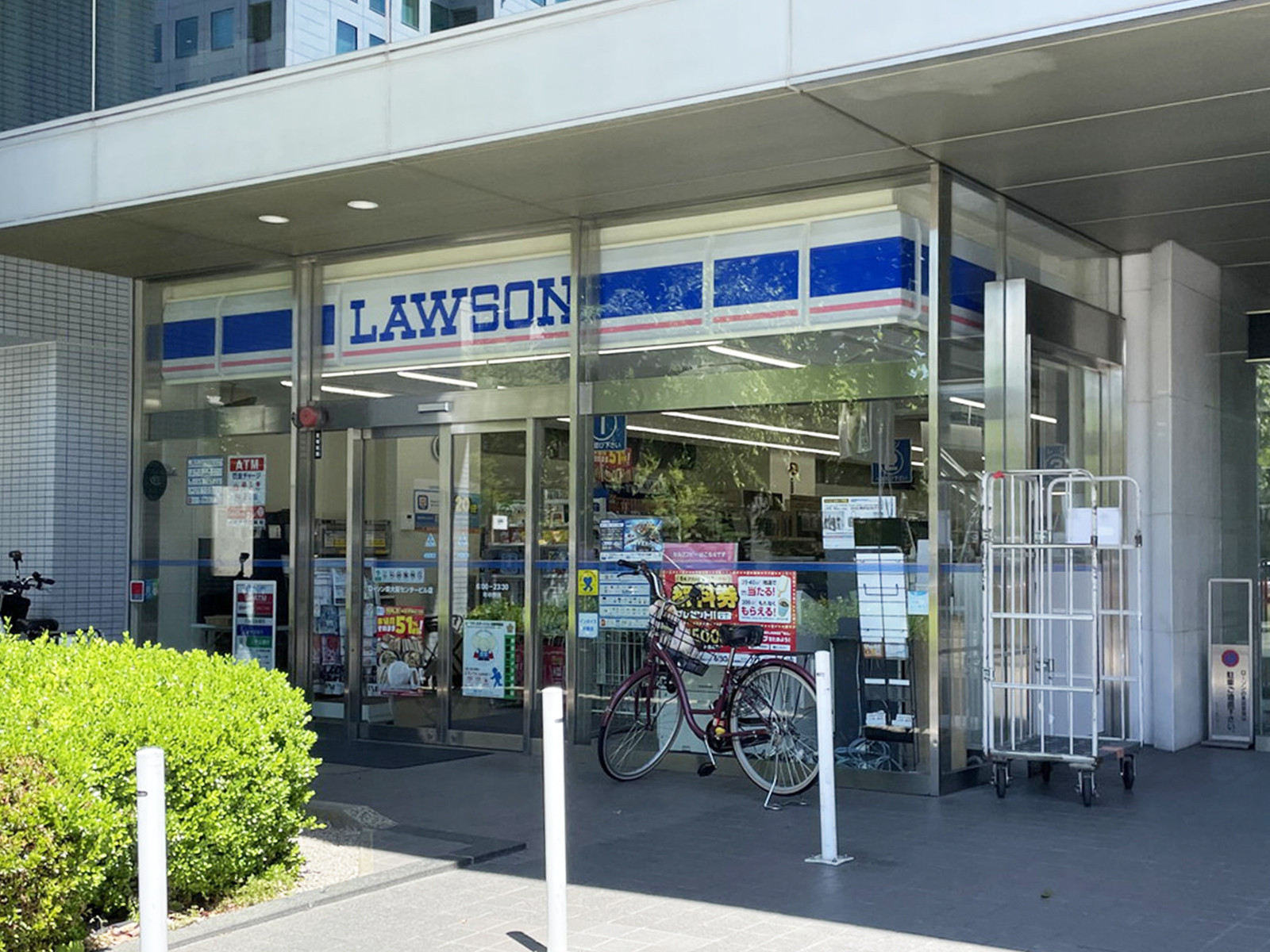 同じ通りにあるローソン 新大阪センタービル店