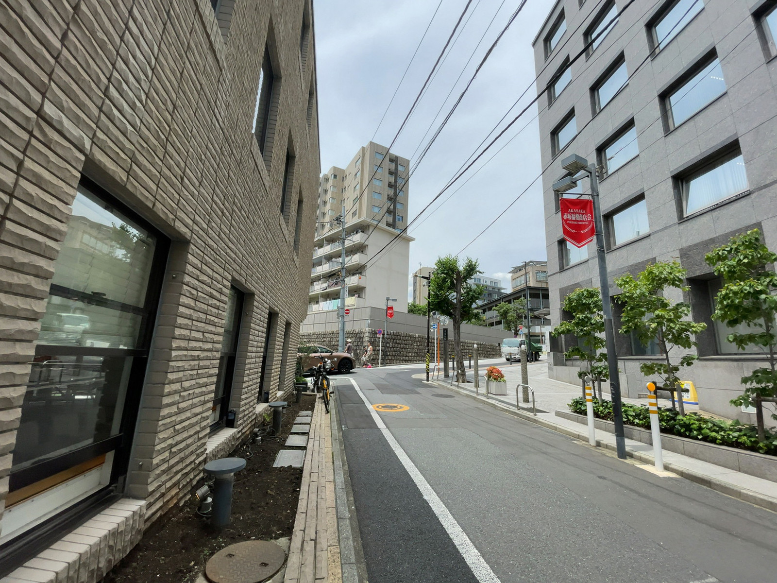 AKASAKA SUGAI BLDG.前面の通り