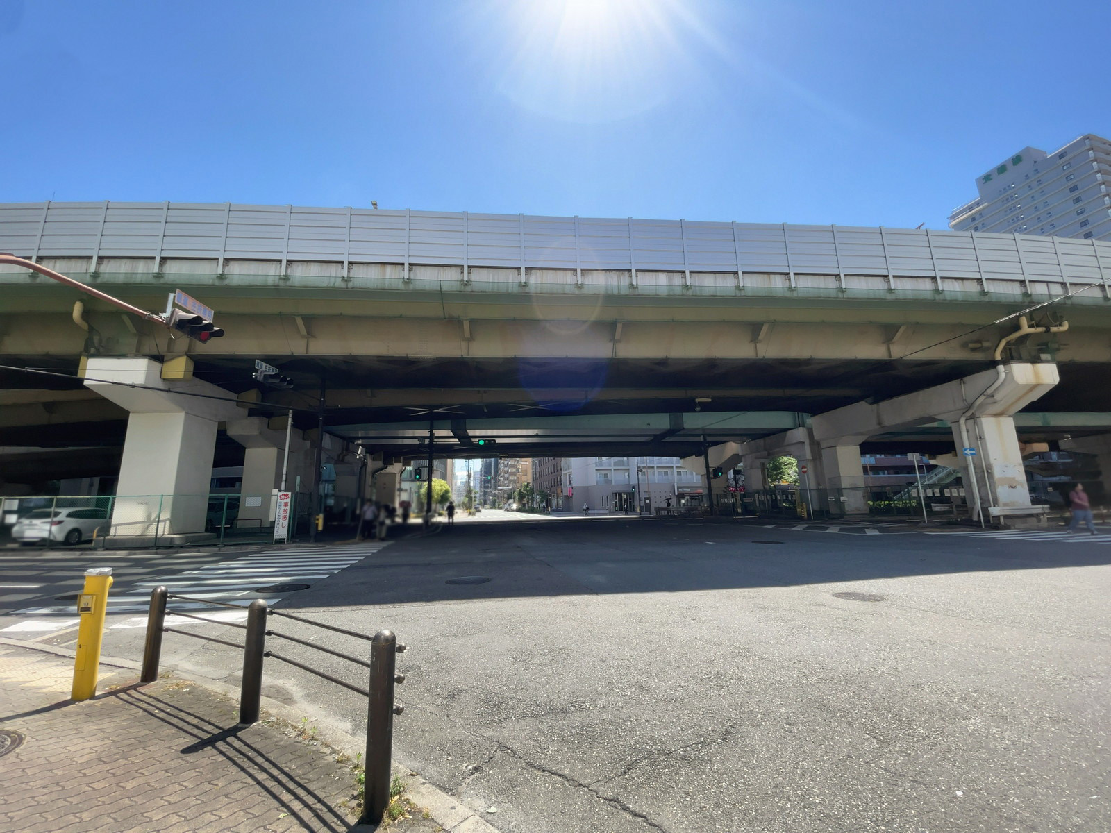 新大阪八千代ビル別館前面の通り