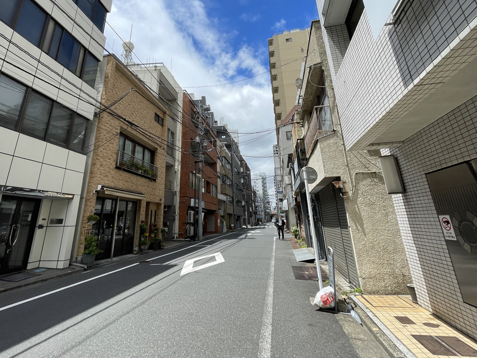 岩本町サニービル前面の通り