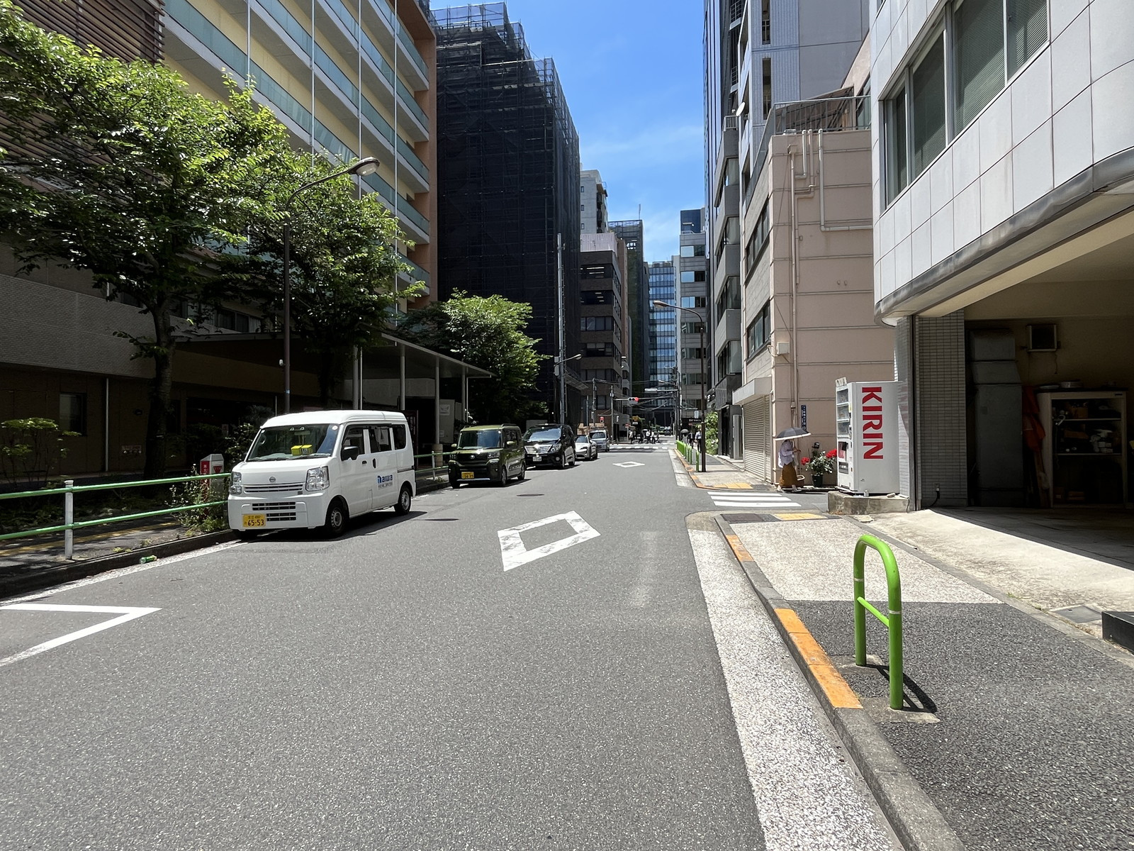 三沢ビル前面の通り