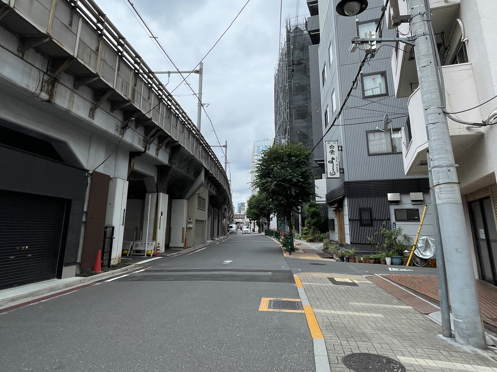 第二平塚ビル前面の