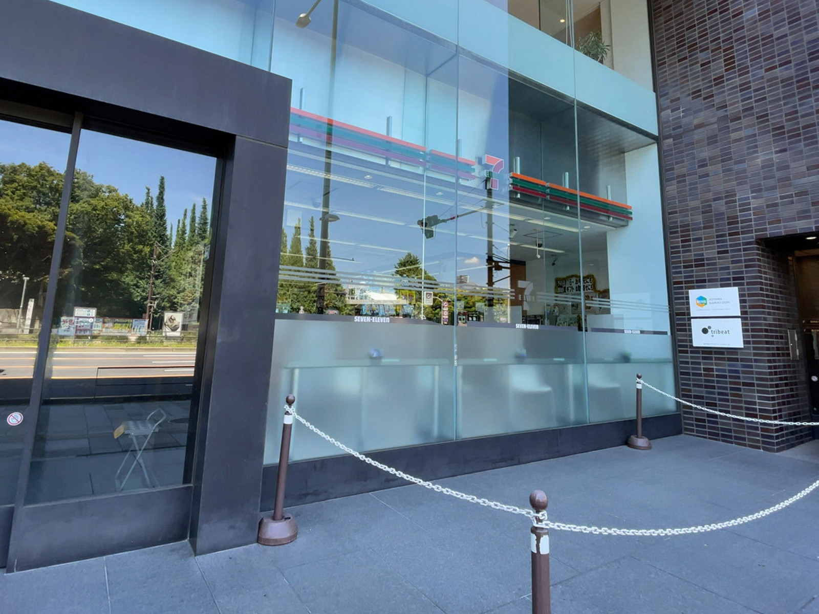 徒歩1分のセブン-イレブン 港区南青山2丁目店