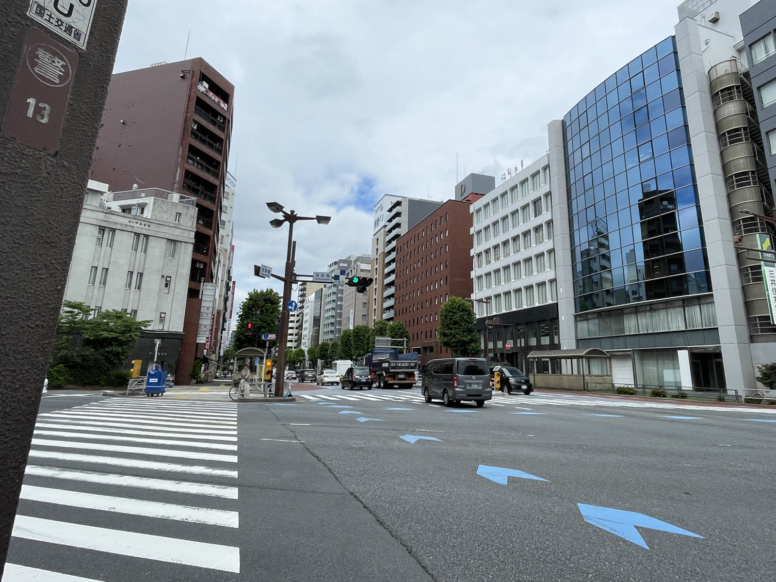 三井住友銀行浅草橋南ビル前面の靖国通り