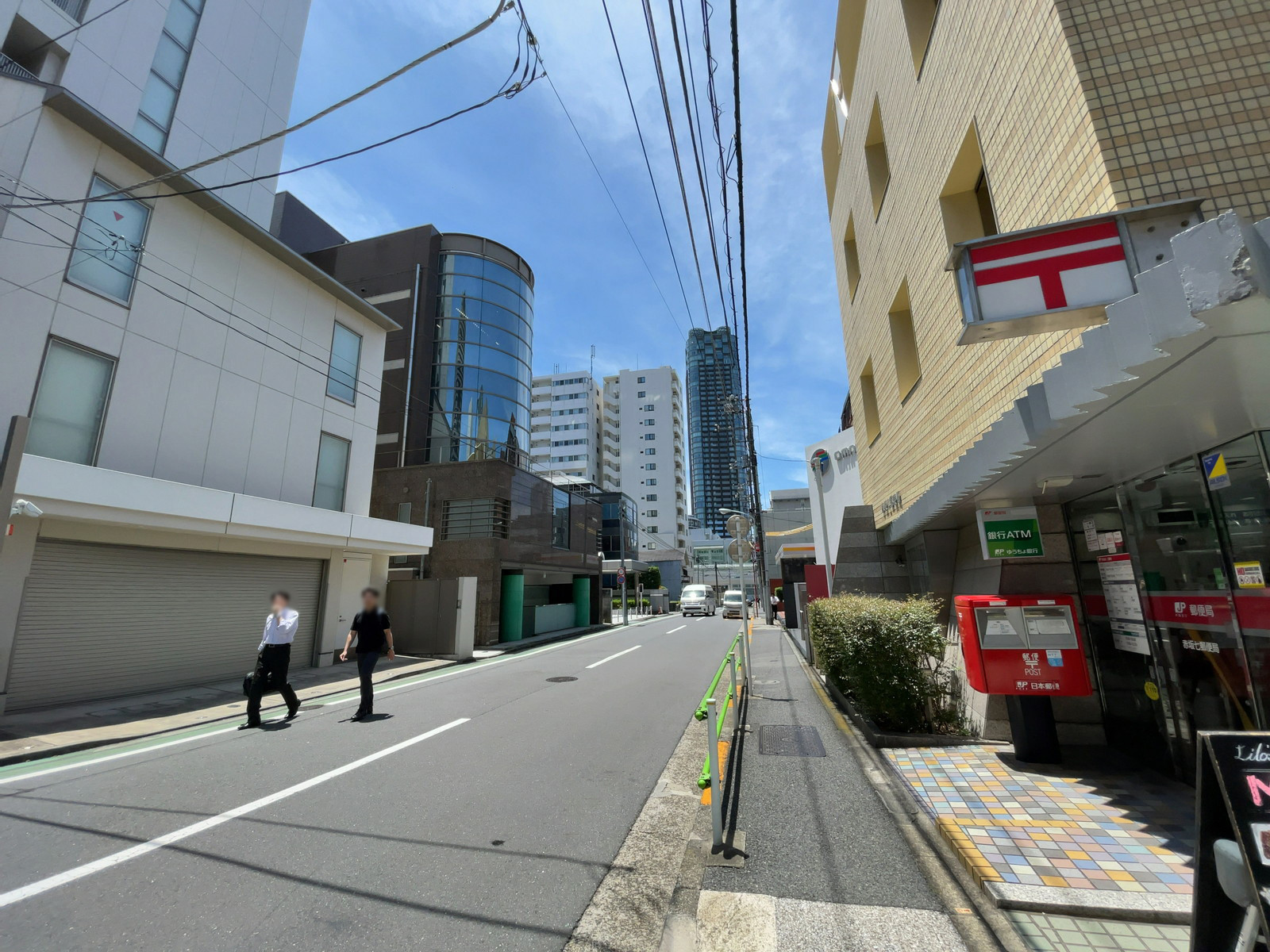 アルファベットセブン前面の通り