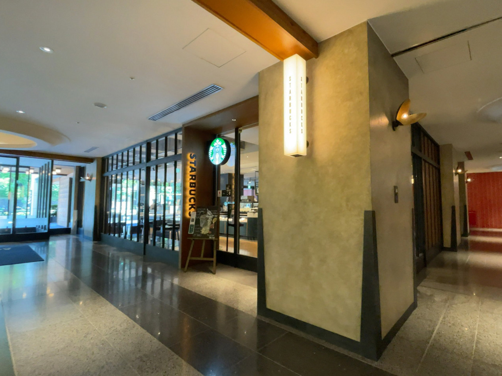 徒歩2分のスターバックス コーヒー 青山ビルヂング店