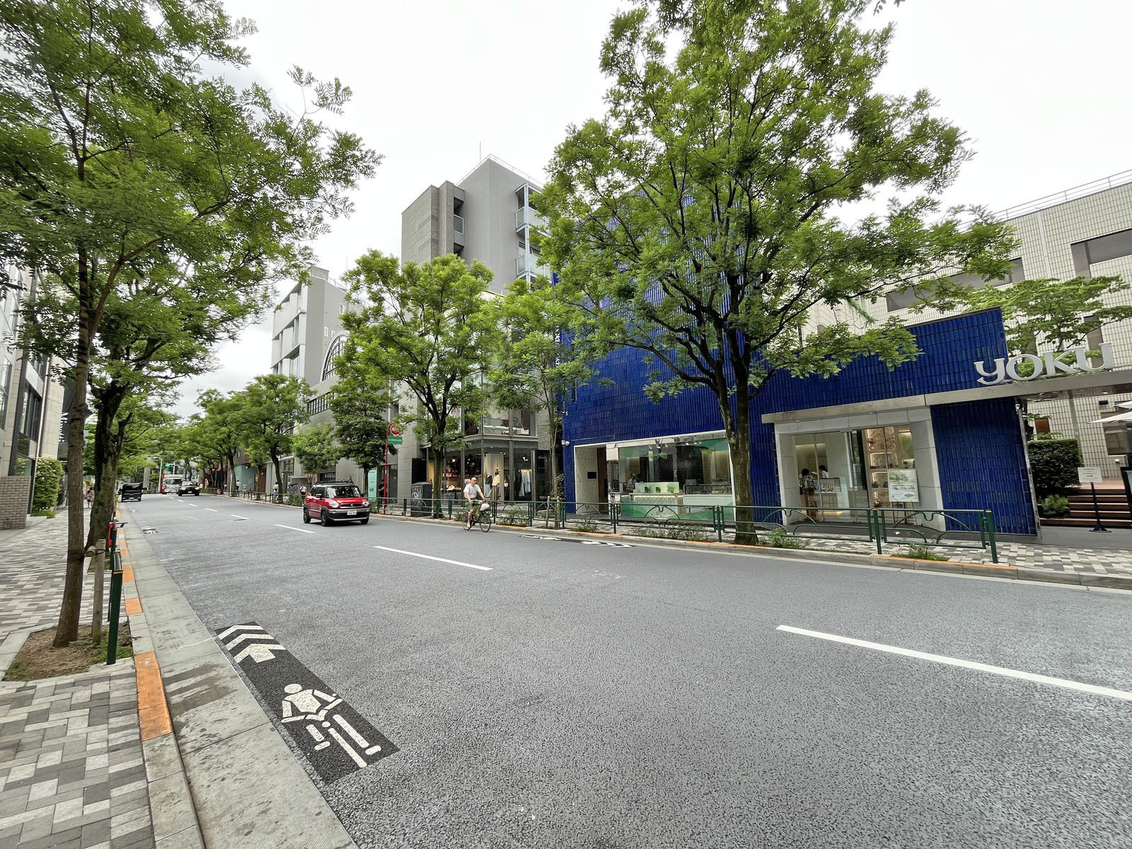 南青山銕仙会ビル前面の赤坂杉並線