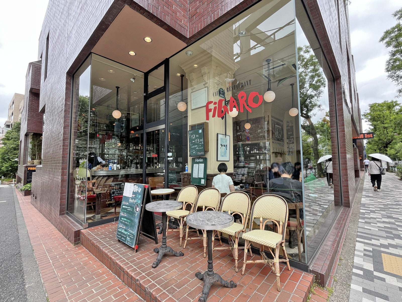 徒歩2分のレストラン FiGARO