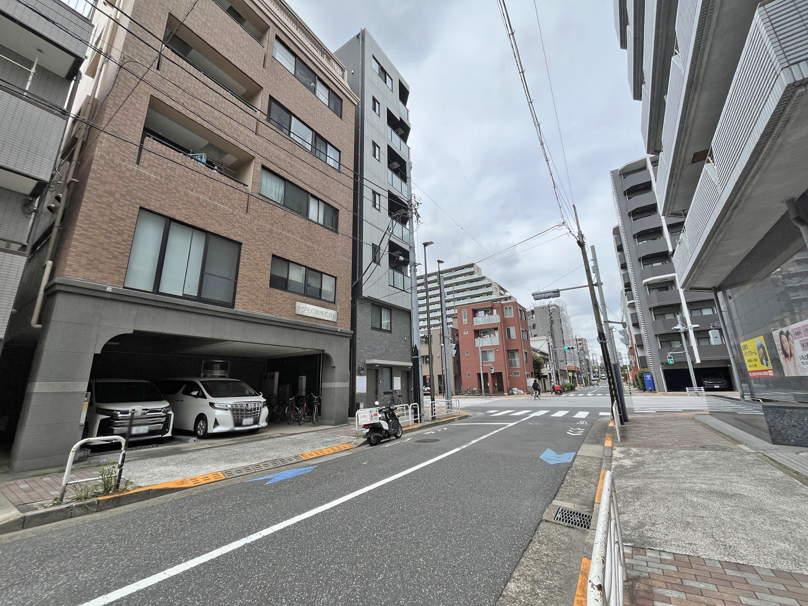 ルミエール1116前面の通り
