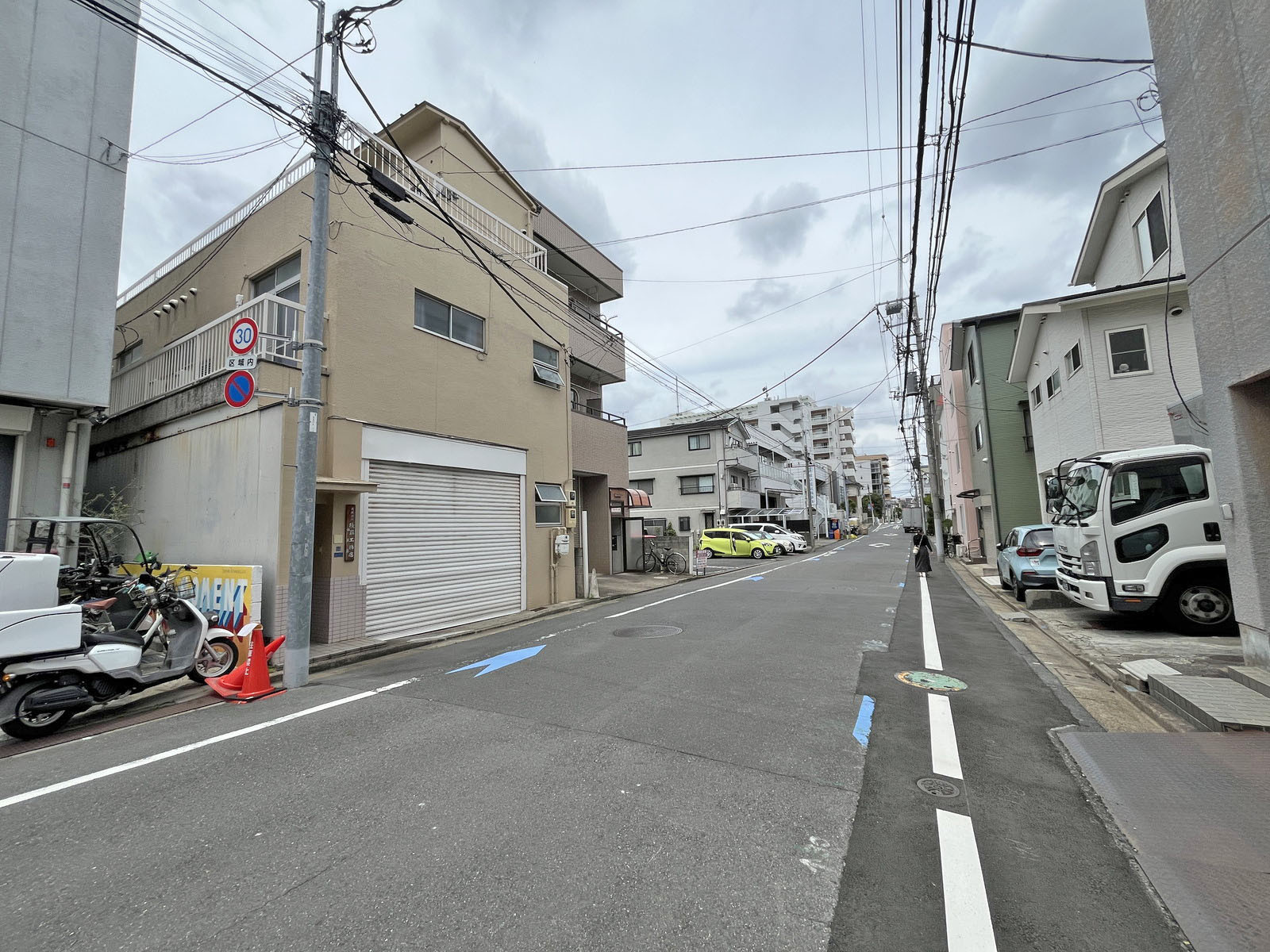 三好事務所前面の通り