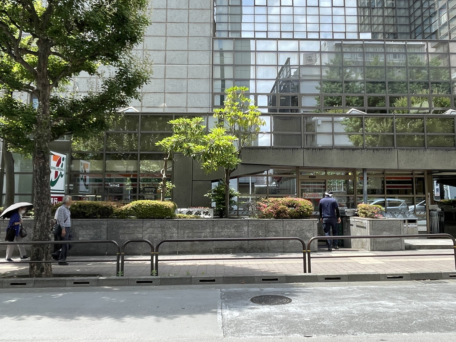 並びのセブン-イレブン 駿河台三楽病院店