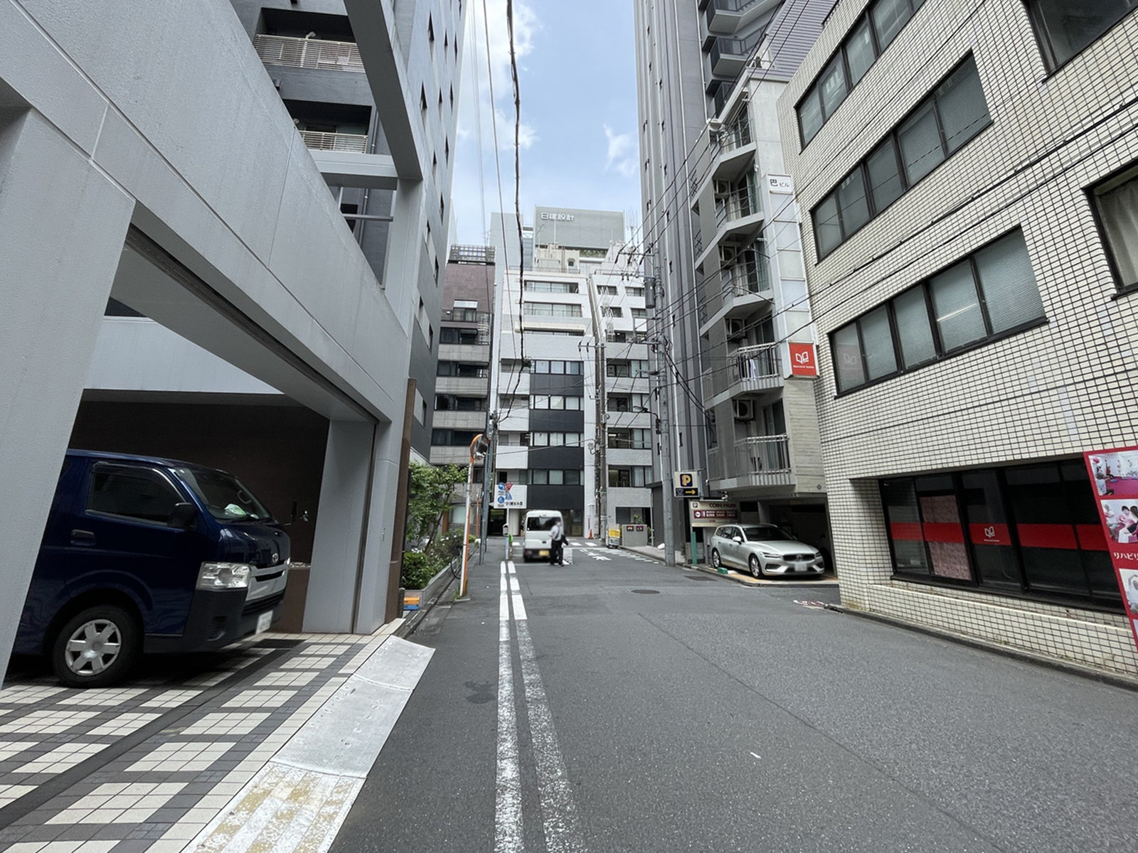 グランバレー三崎町前面の通り