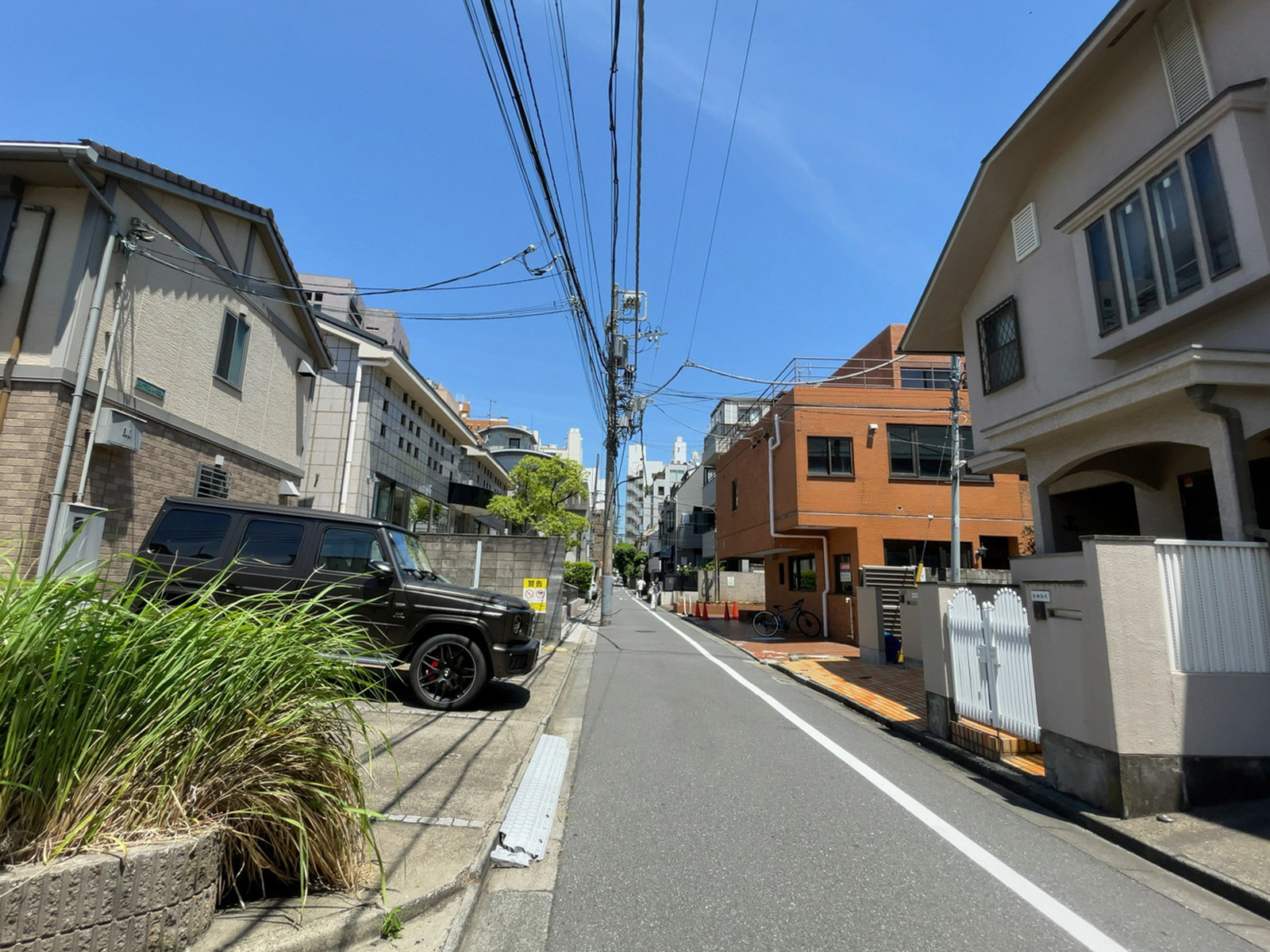 周辺は閑静な住宅街
