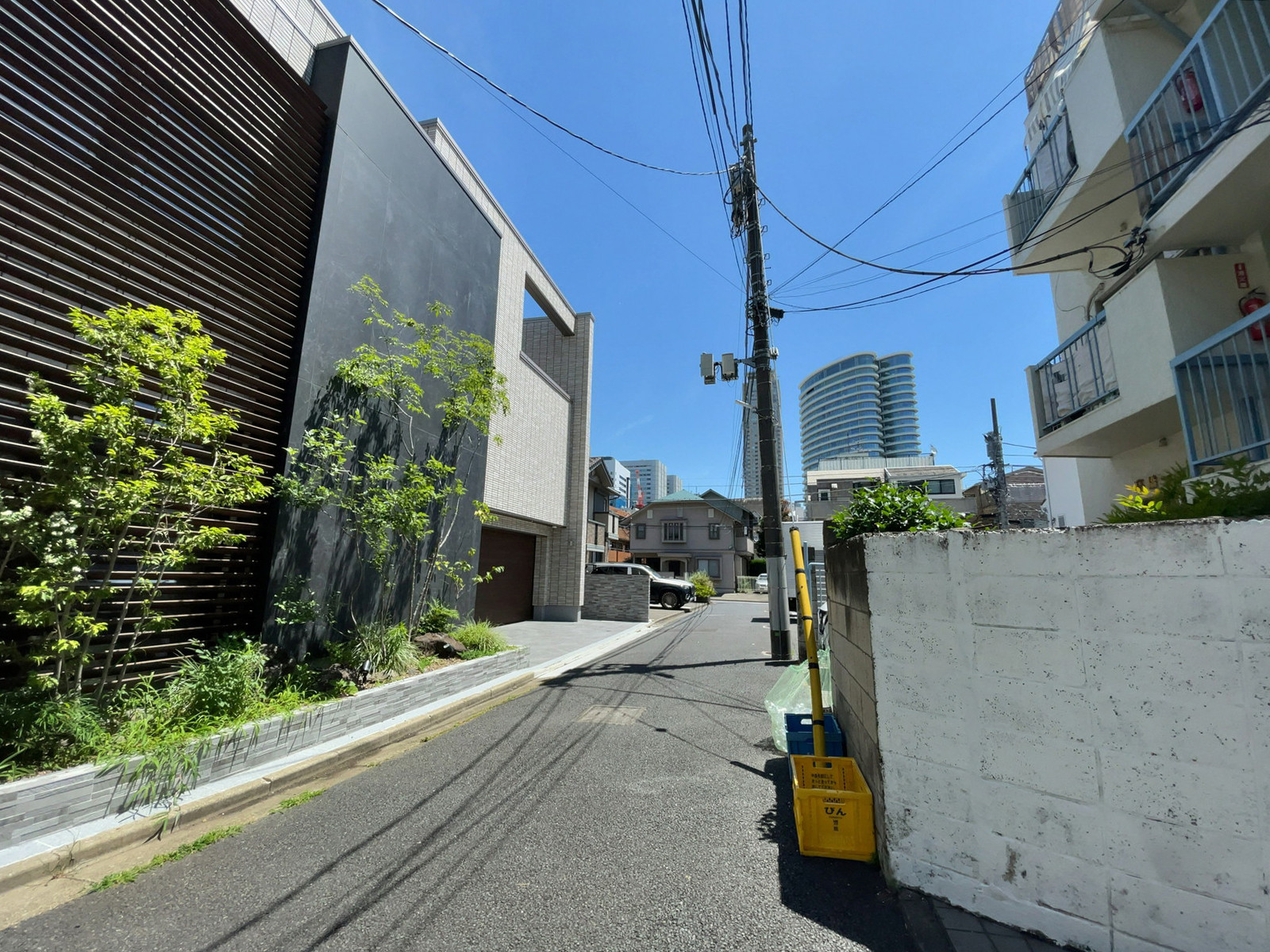 南青山ガーデンハウス前面の通り