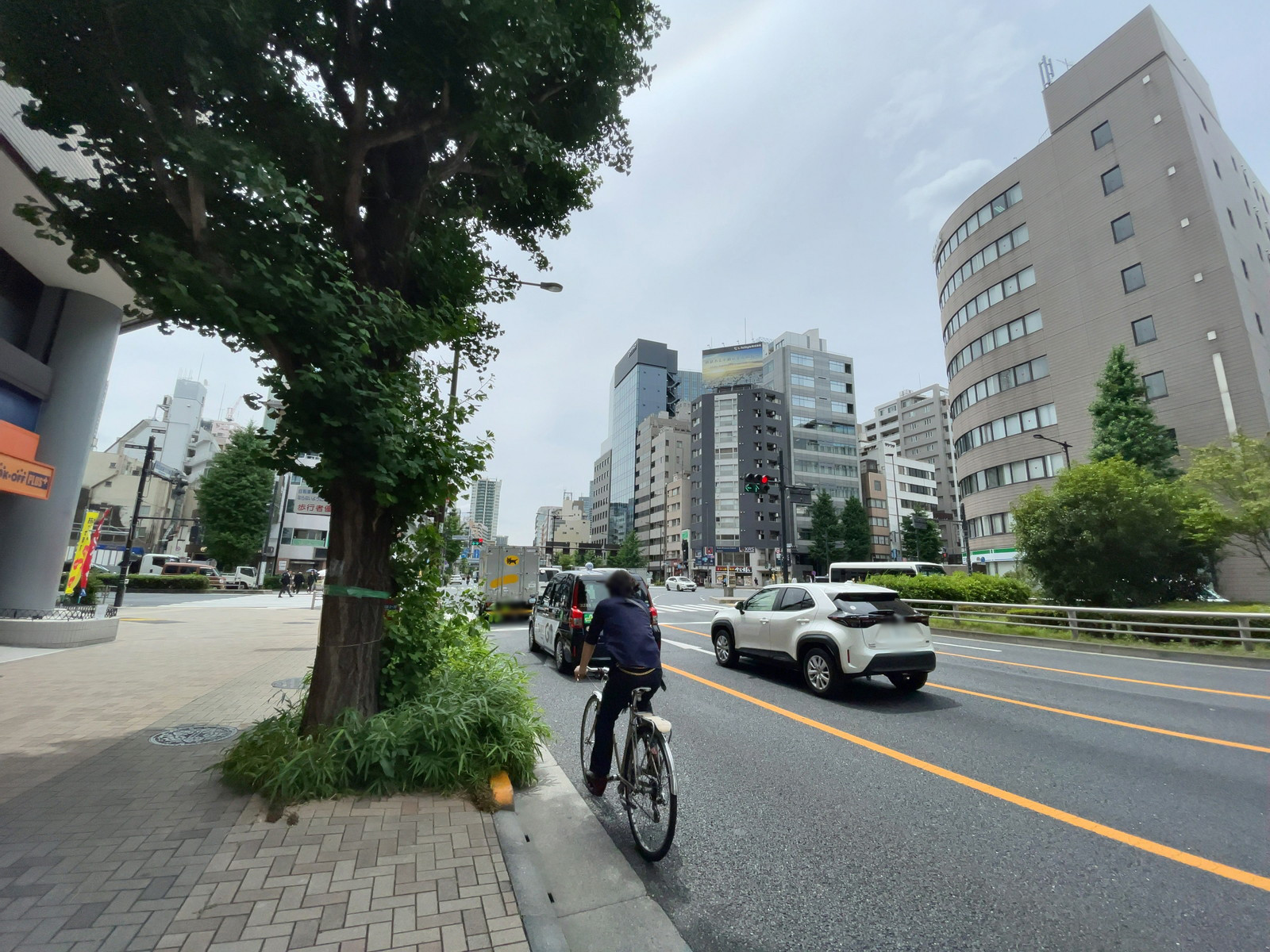 五反田アルファビル前面の通り