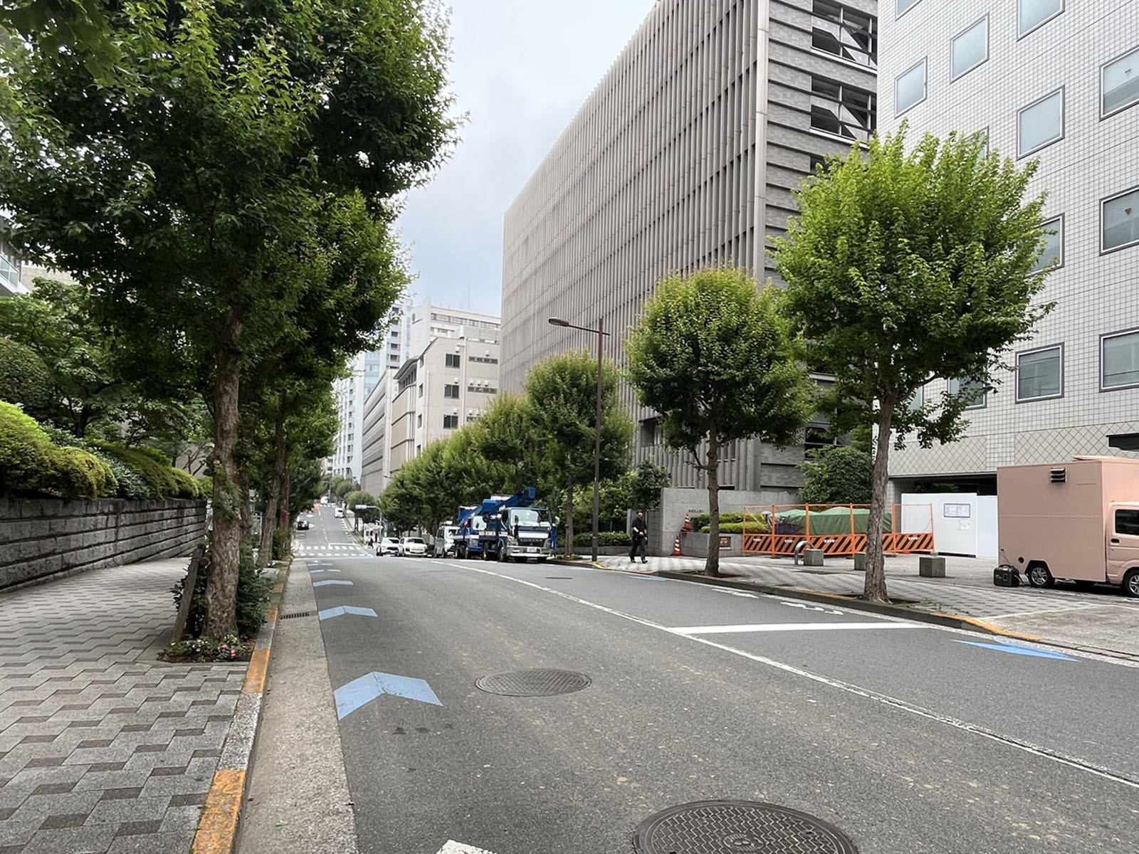 泉館文人通り前面の大妻通り