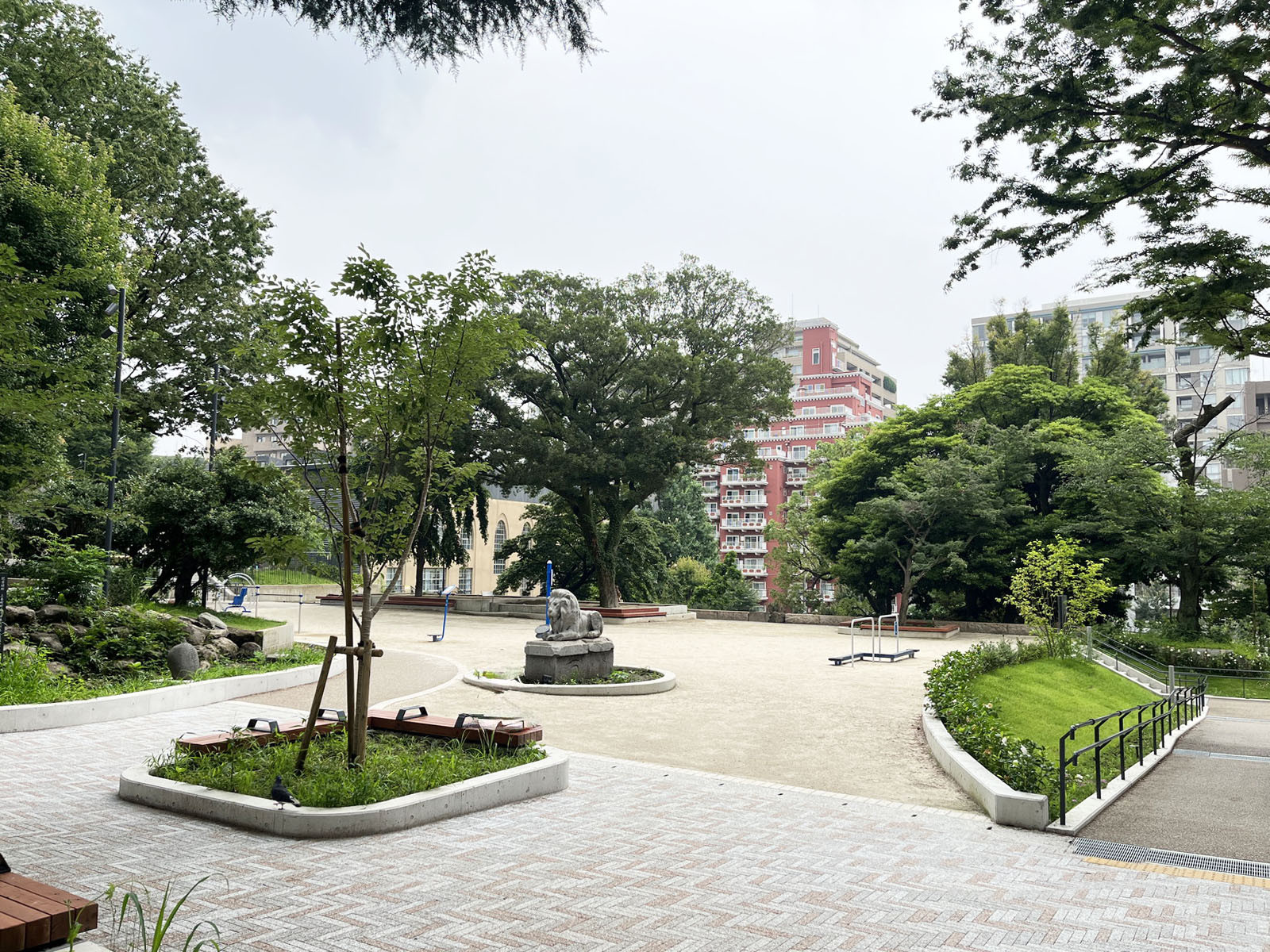 隣の東郷元帥記念公園