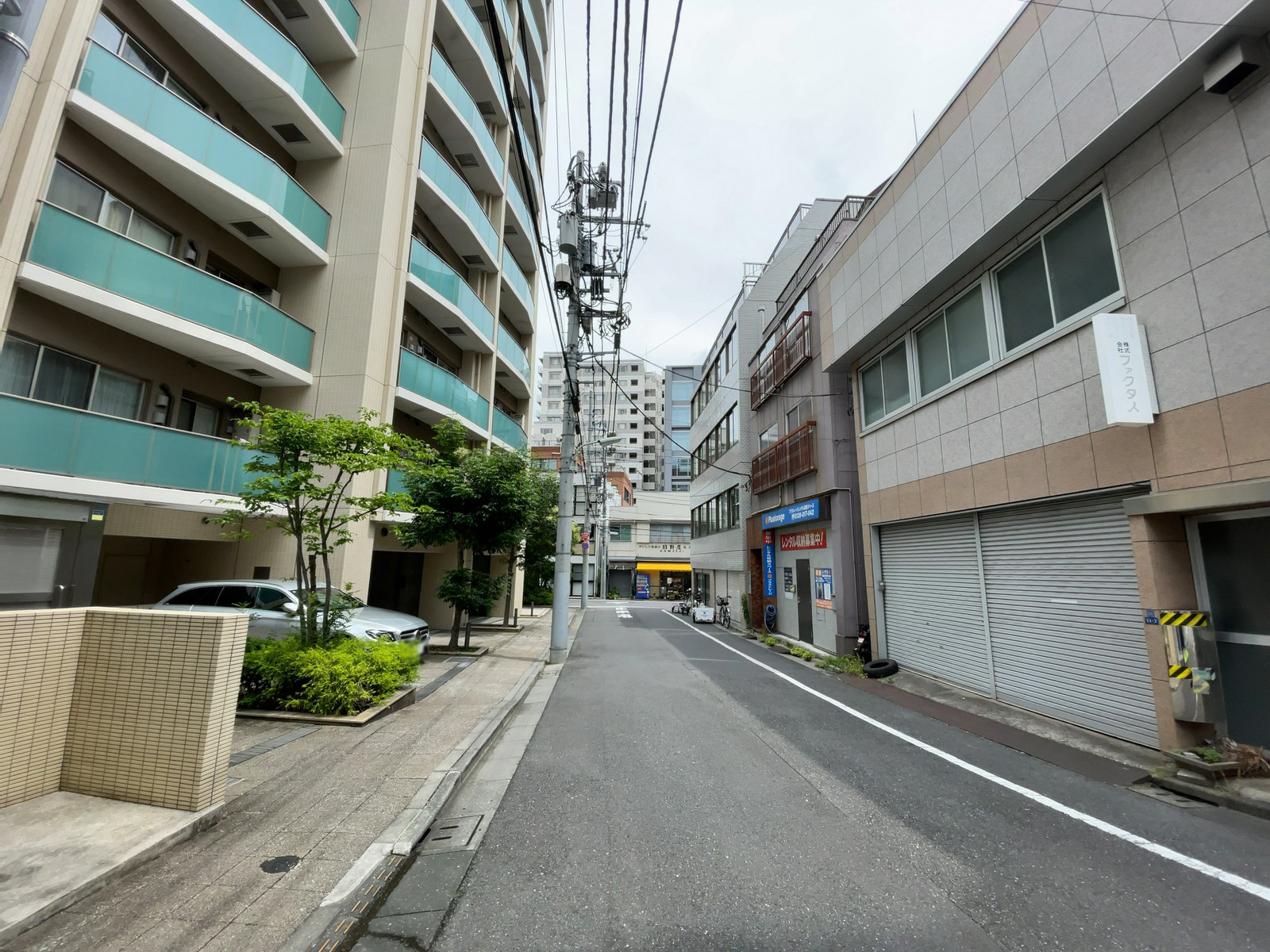 第三花田ビル前面の通り