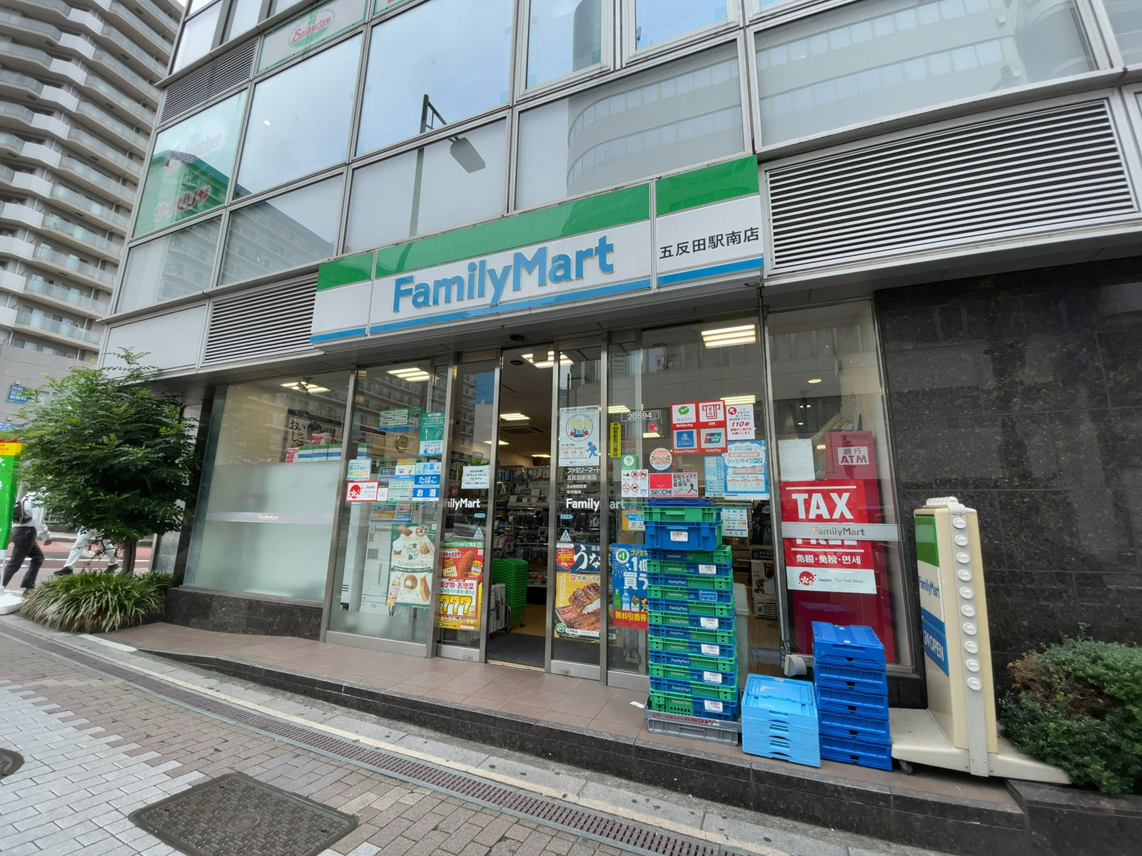 徒歩1分のファミリーマート 五反田駅南店