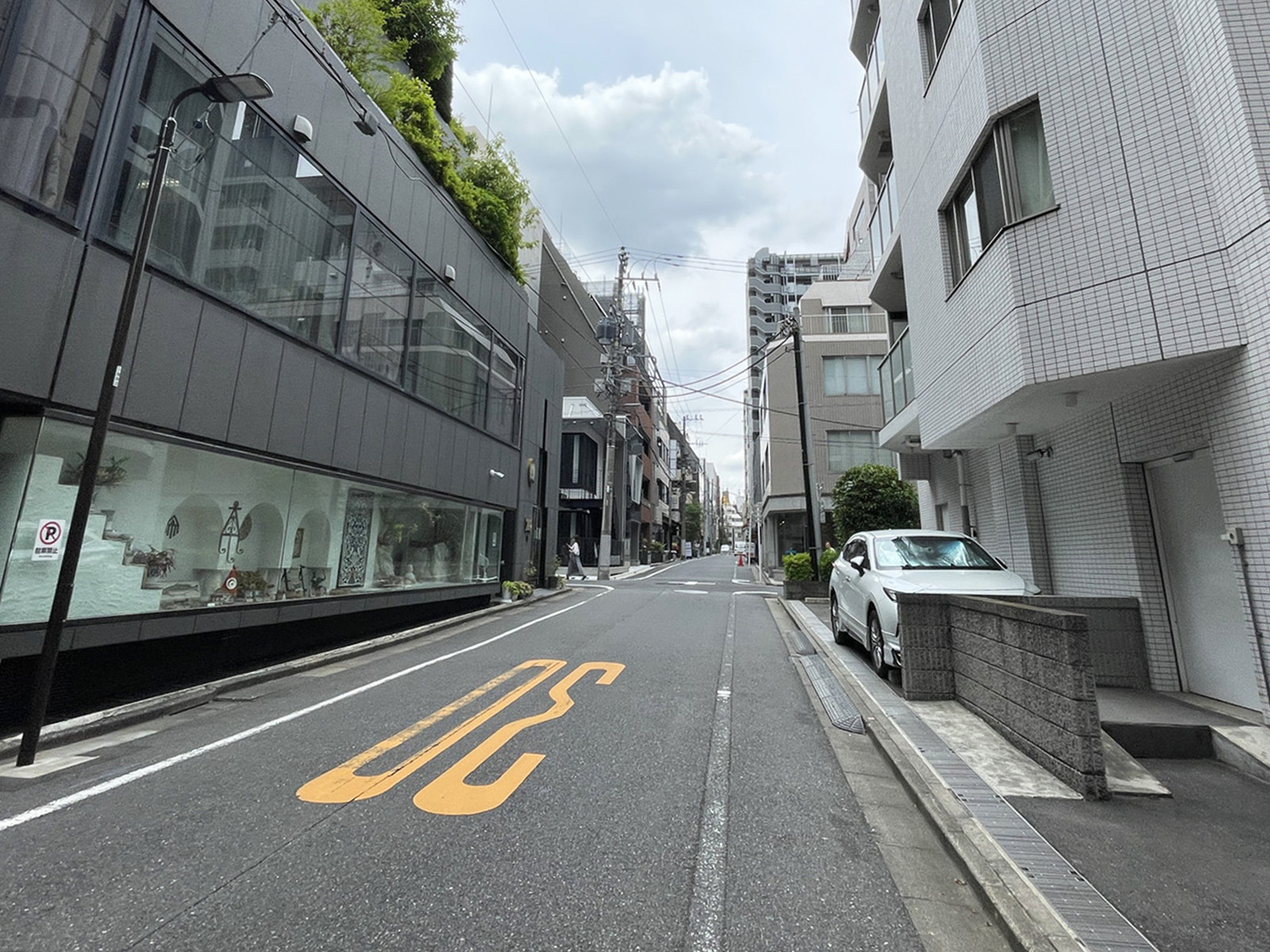 九段みなみビル前面の通り