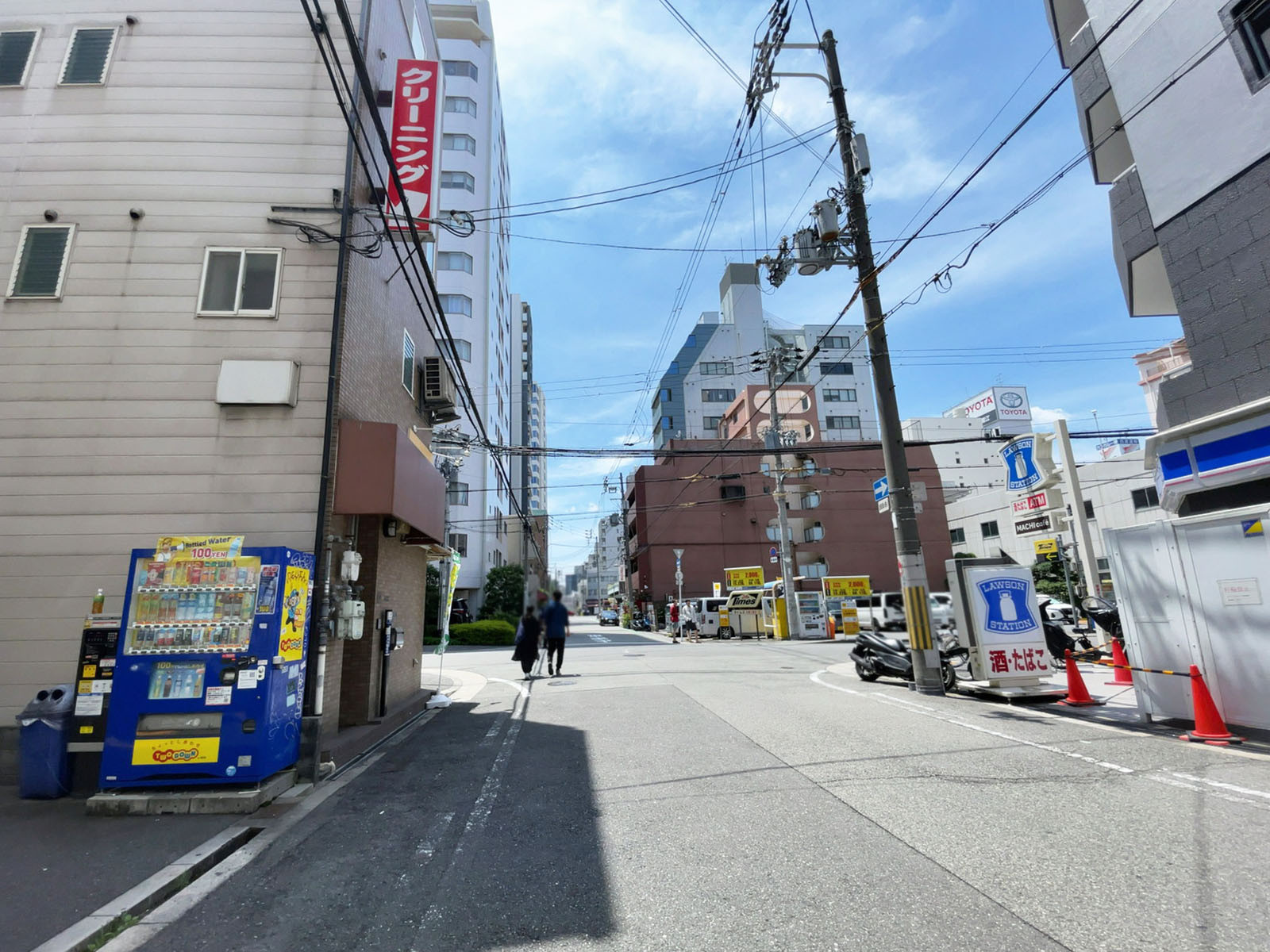 ニッコウビル前面の通り