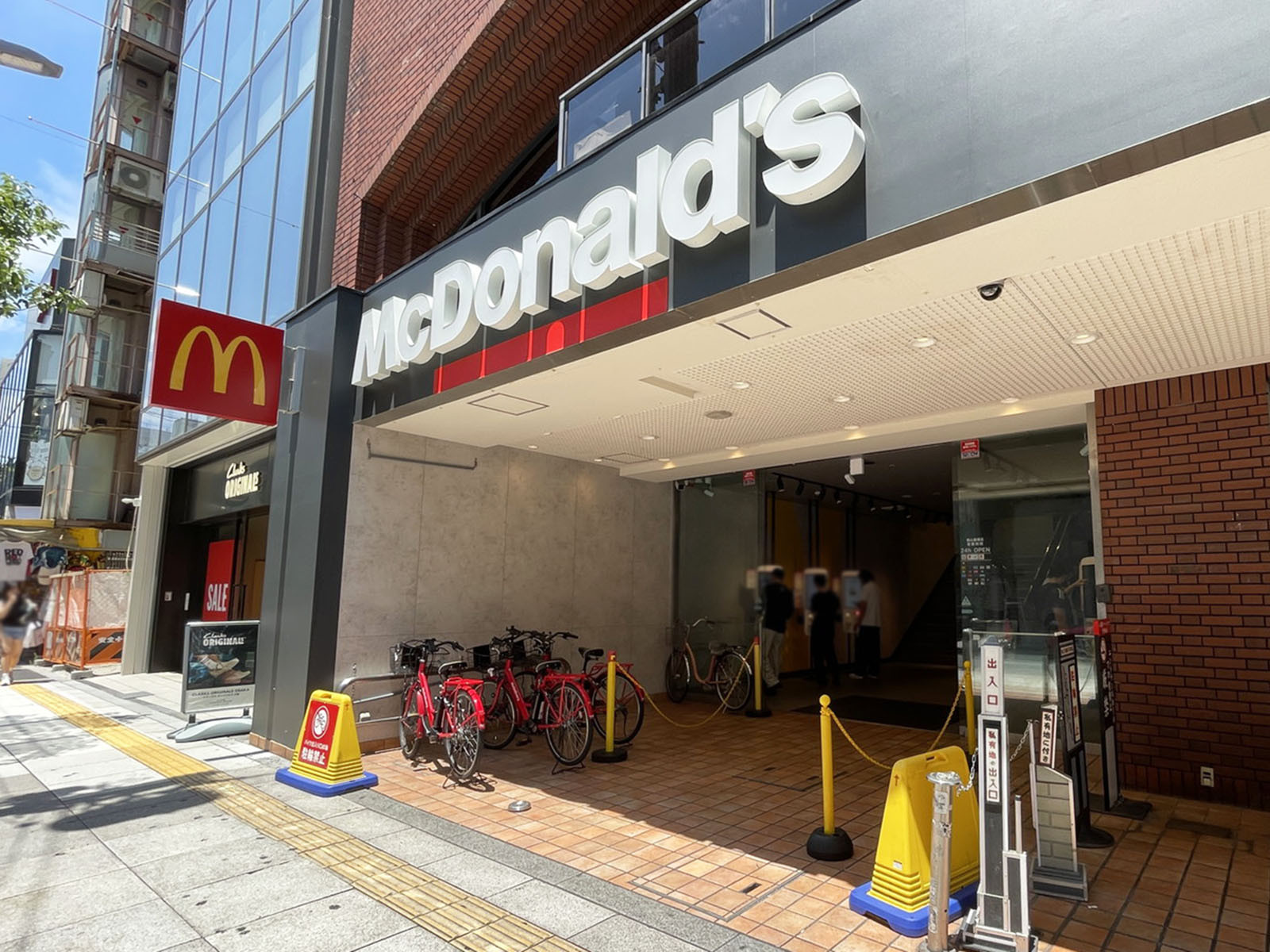 同じ通りにあるマクドナルド 西心斎橋店