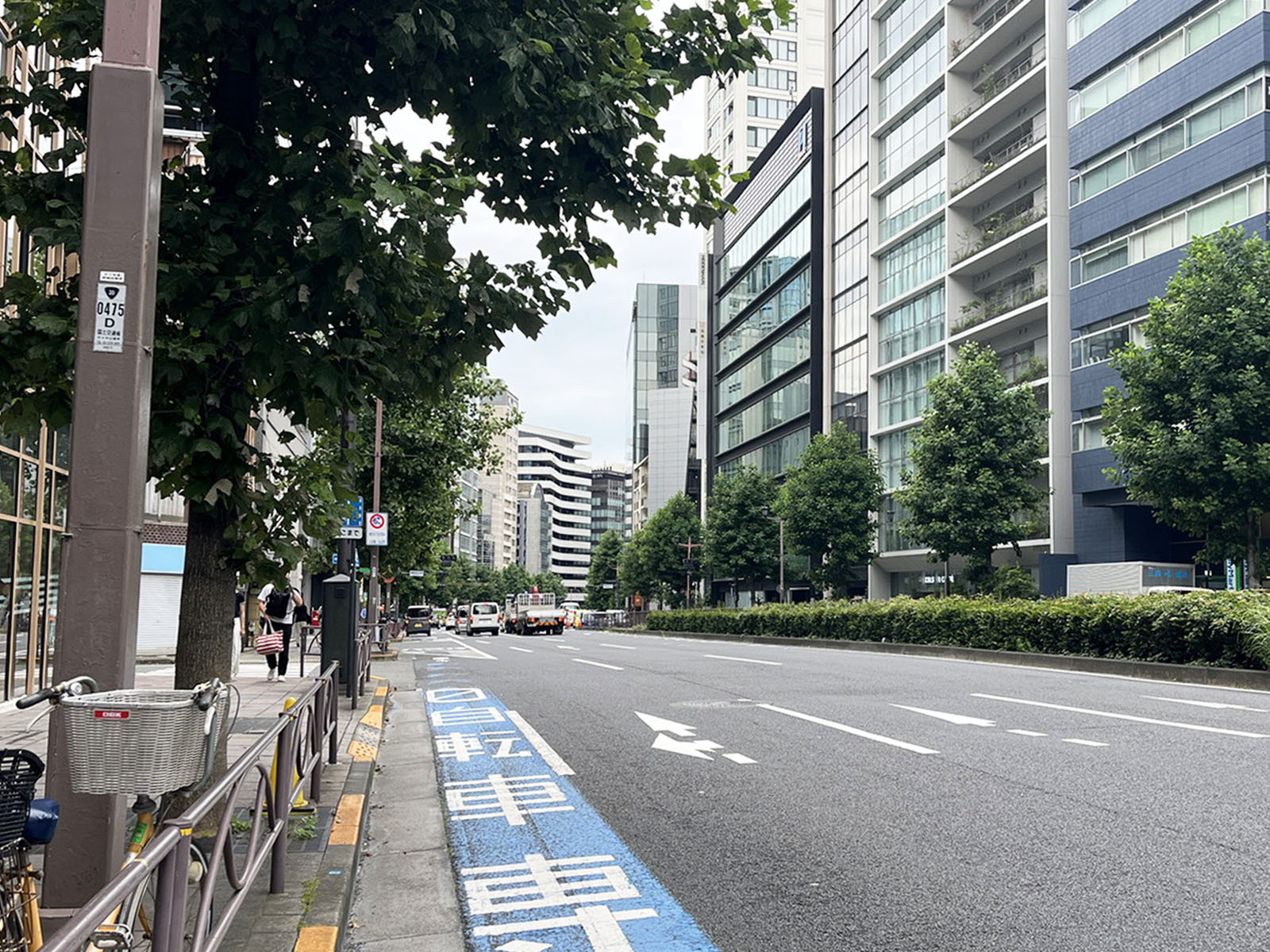 KOJIMACHI TERRACE前面の新宿通り
