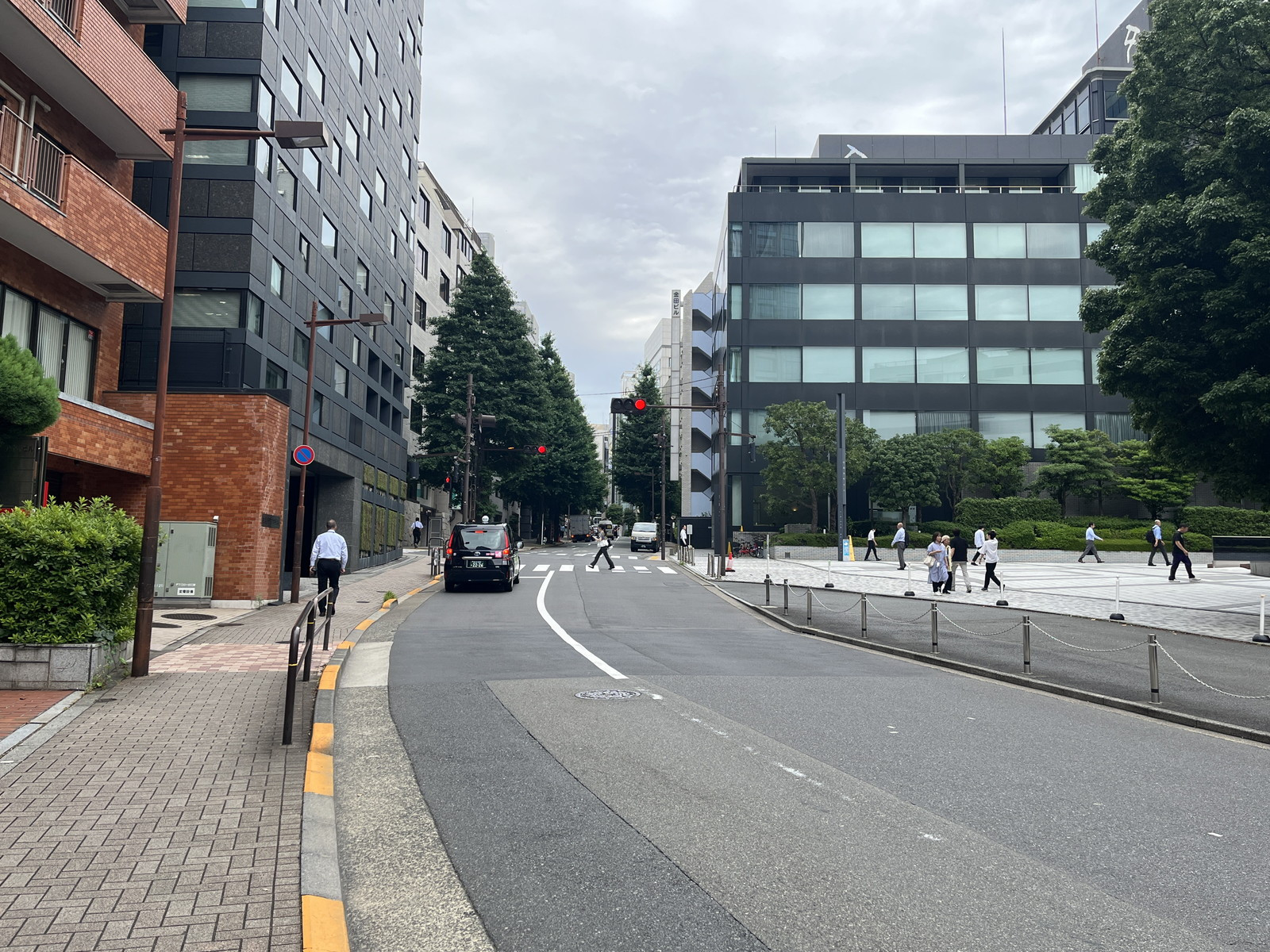 麹町アネックス前面の紀尾井坂