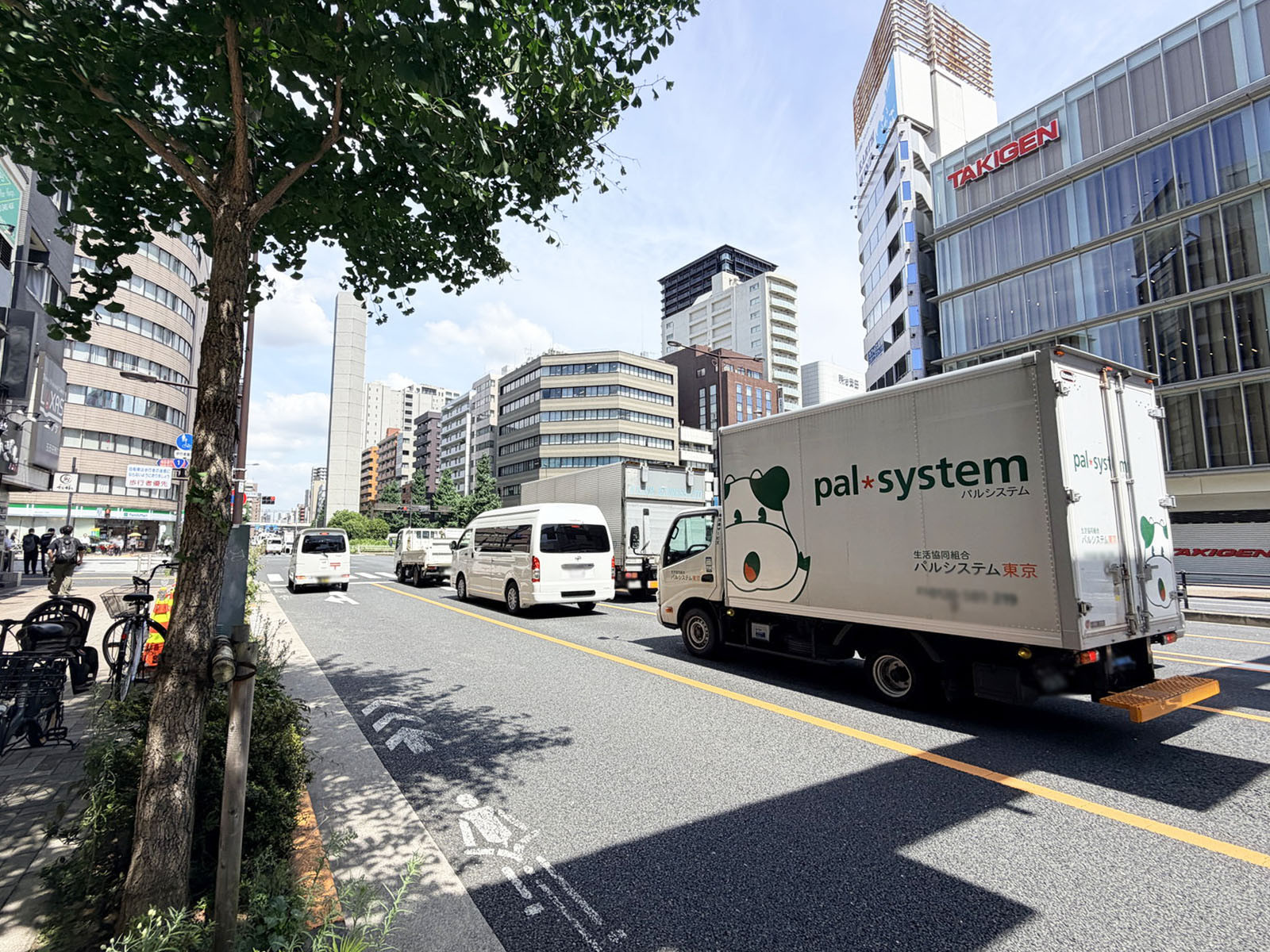 第2平森ビル前面の通り