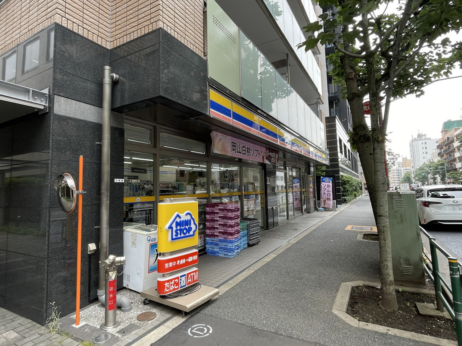 向かいのミニストップ 新宿大京町店