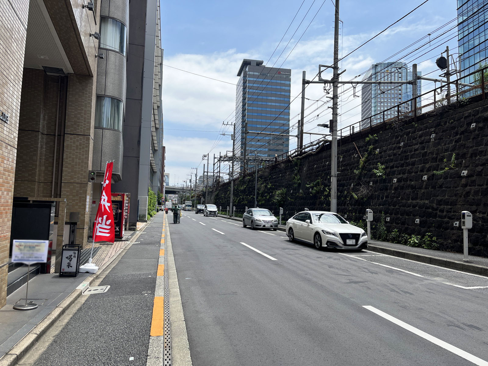 SPビル前面の通り