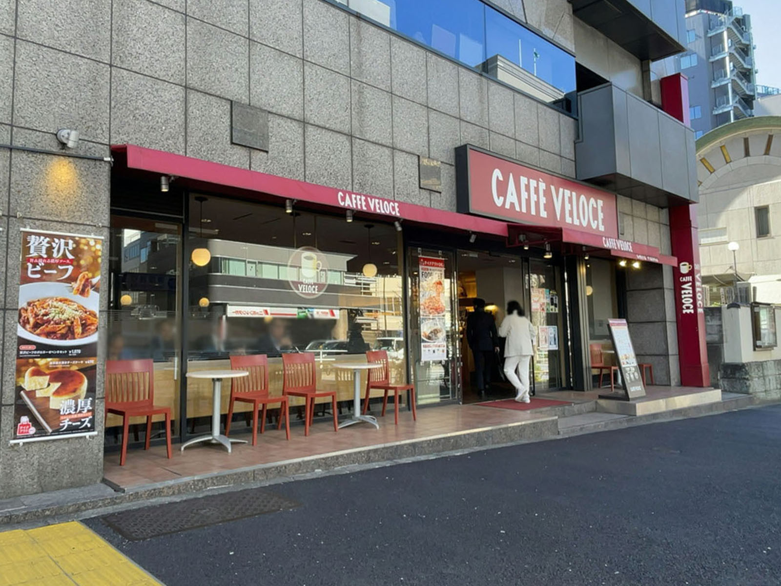 並びのカフェ・ベローチェ 新宿一丁目北店