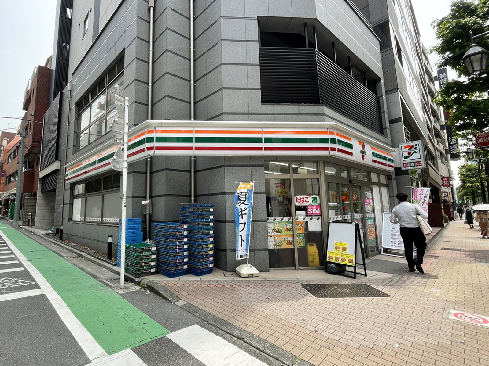 徒歩1分のセブン-イレブン 新宿1丁目北店